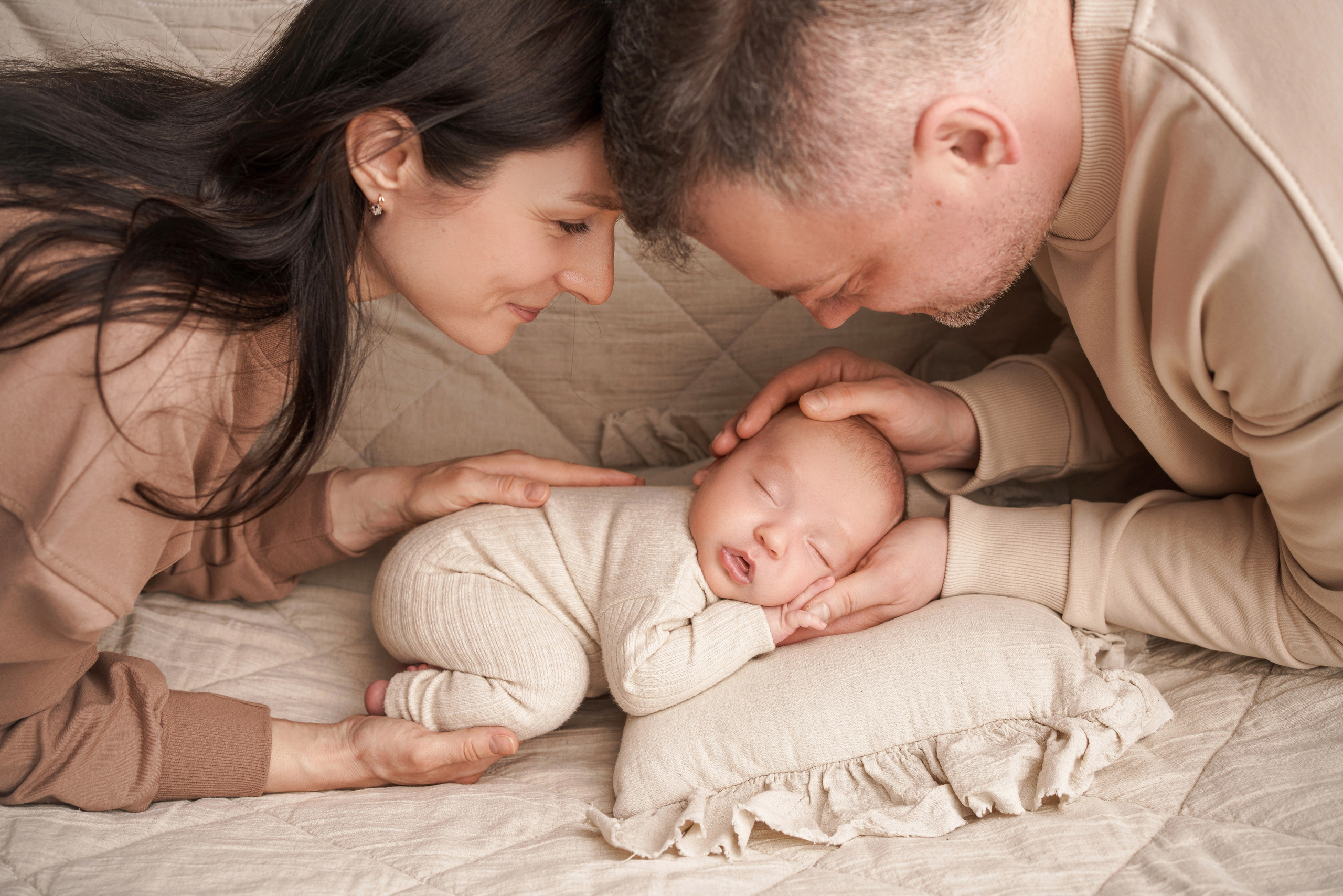 Лайф-съемка новорожденных | Первые семейные фото с малышом в Москве и МО. Фотосессия новорожденных в Москве и Московской области | Профессиональный фотограф newborn — Татьяна Иванова