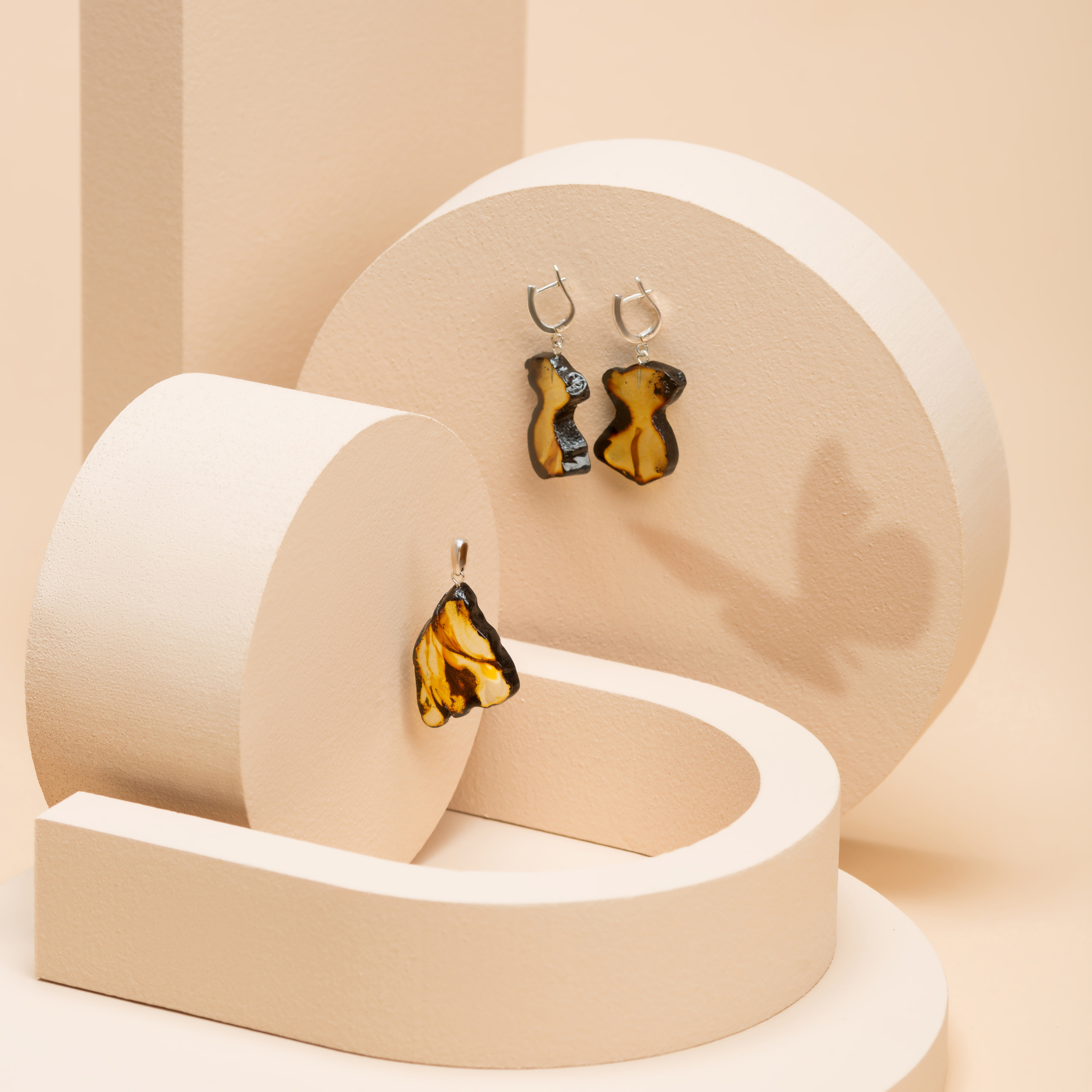 Рекламная съемка янтарных украшений для Blosberrys. Фотостудия «Gelios». Фотосессии в Калининграде