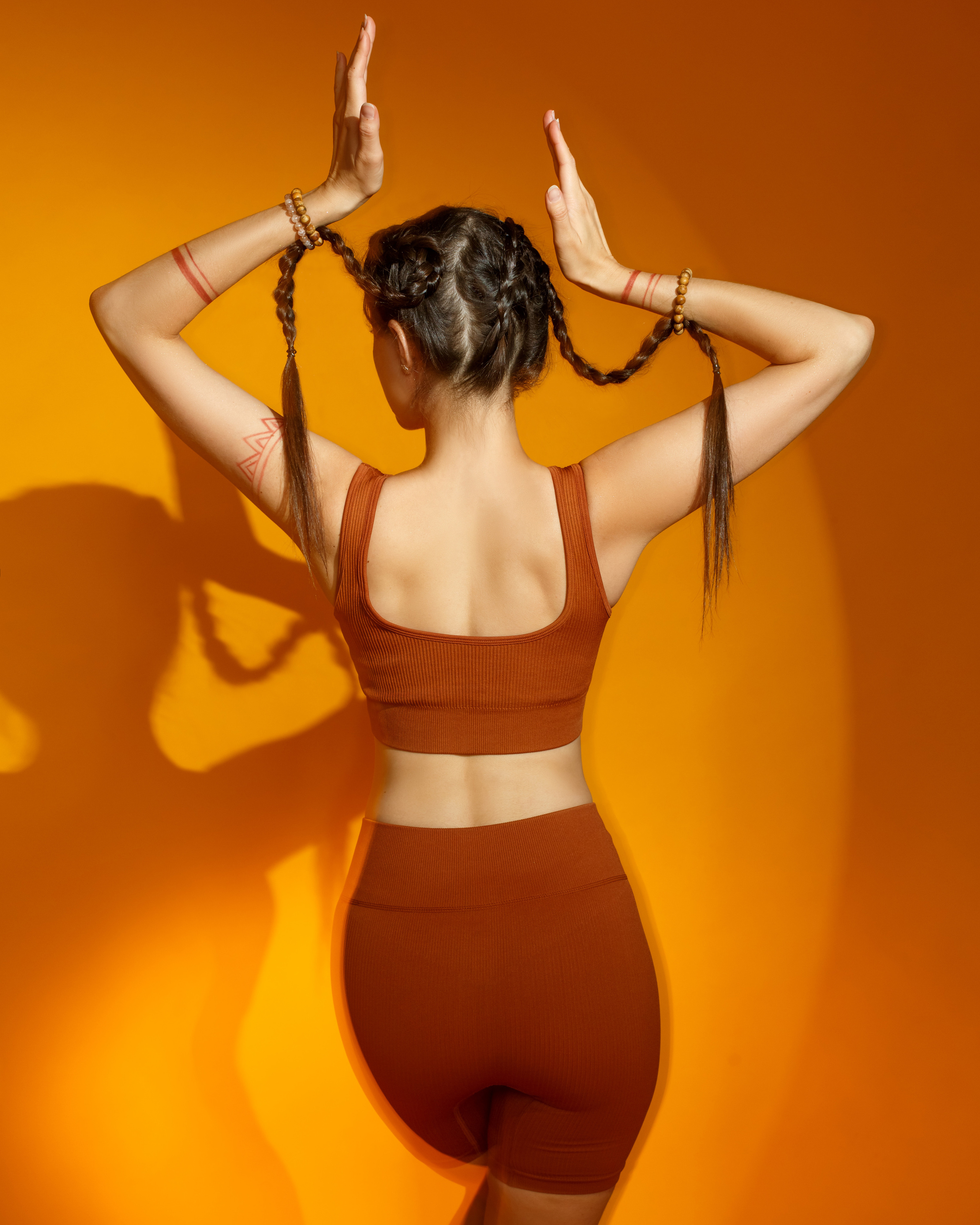 Рекламная съемка для бренда спортивной одежды в хараппской эстетике. Фотостудия «Gelios». Фотосессии в Калининграде