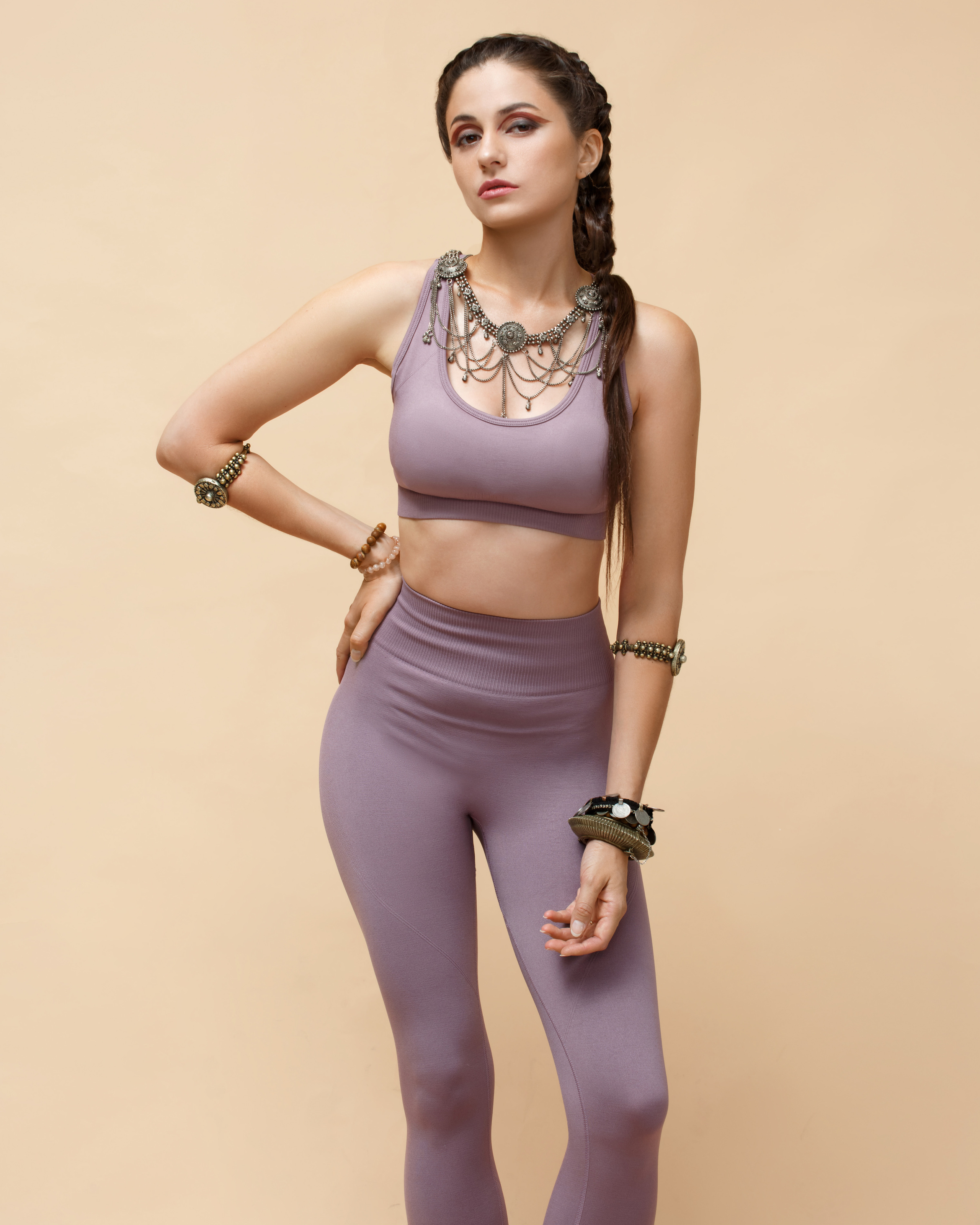 Рекламная съемка для бренда спортивной одежды в хараппской эстетике. Фотостудия «Gelios». Фотосессии в Калининграде