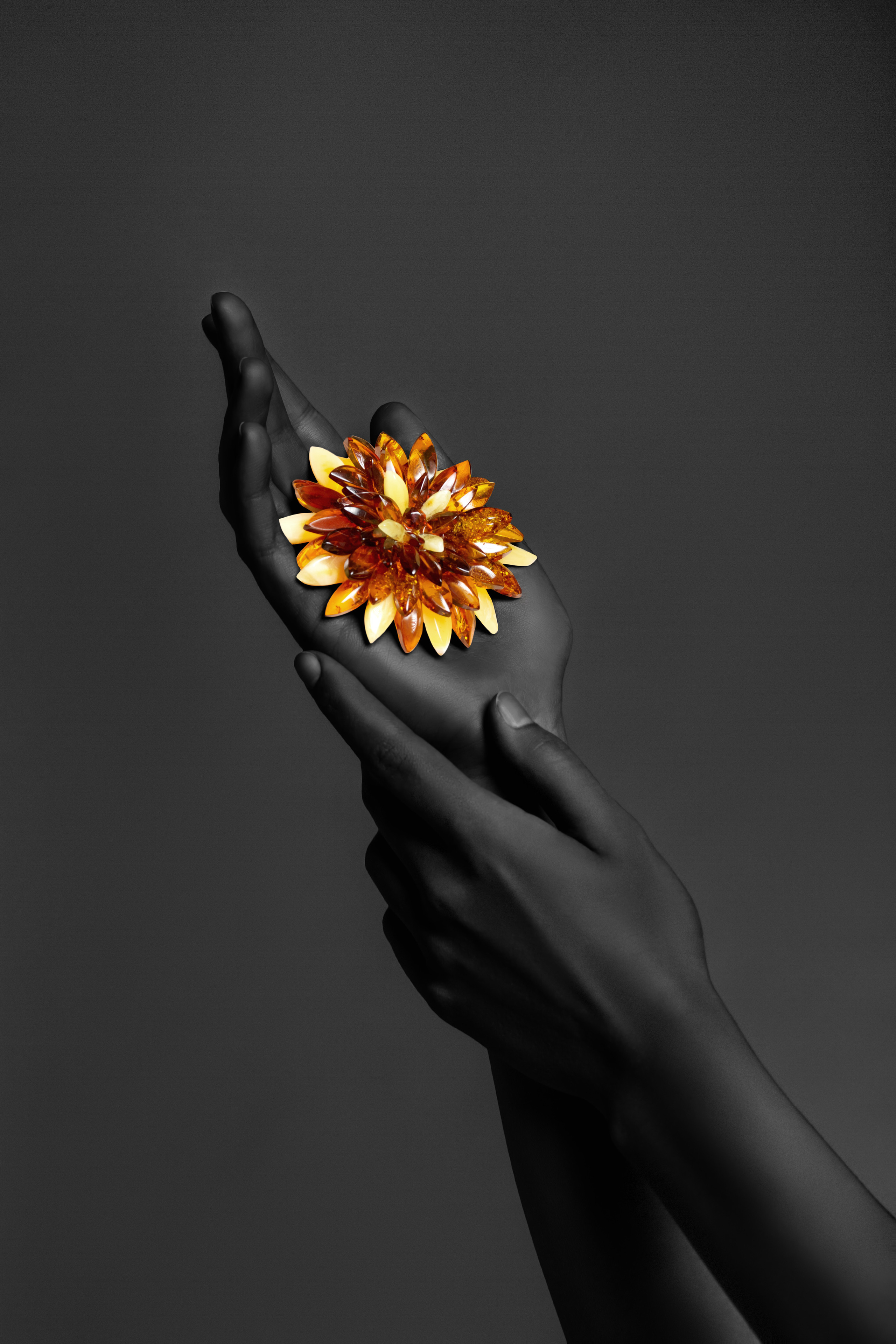 Рекламная съемка янтарных украшений для Blosberrys. Фотостудия «Gelios». Фотосессии в Калининграде