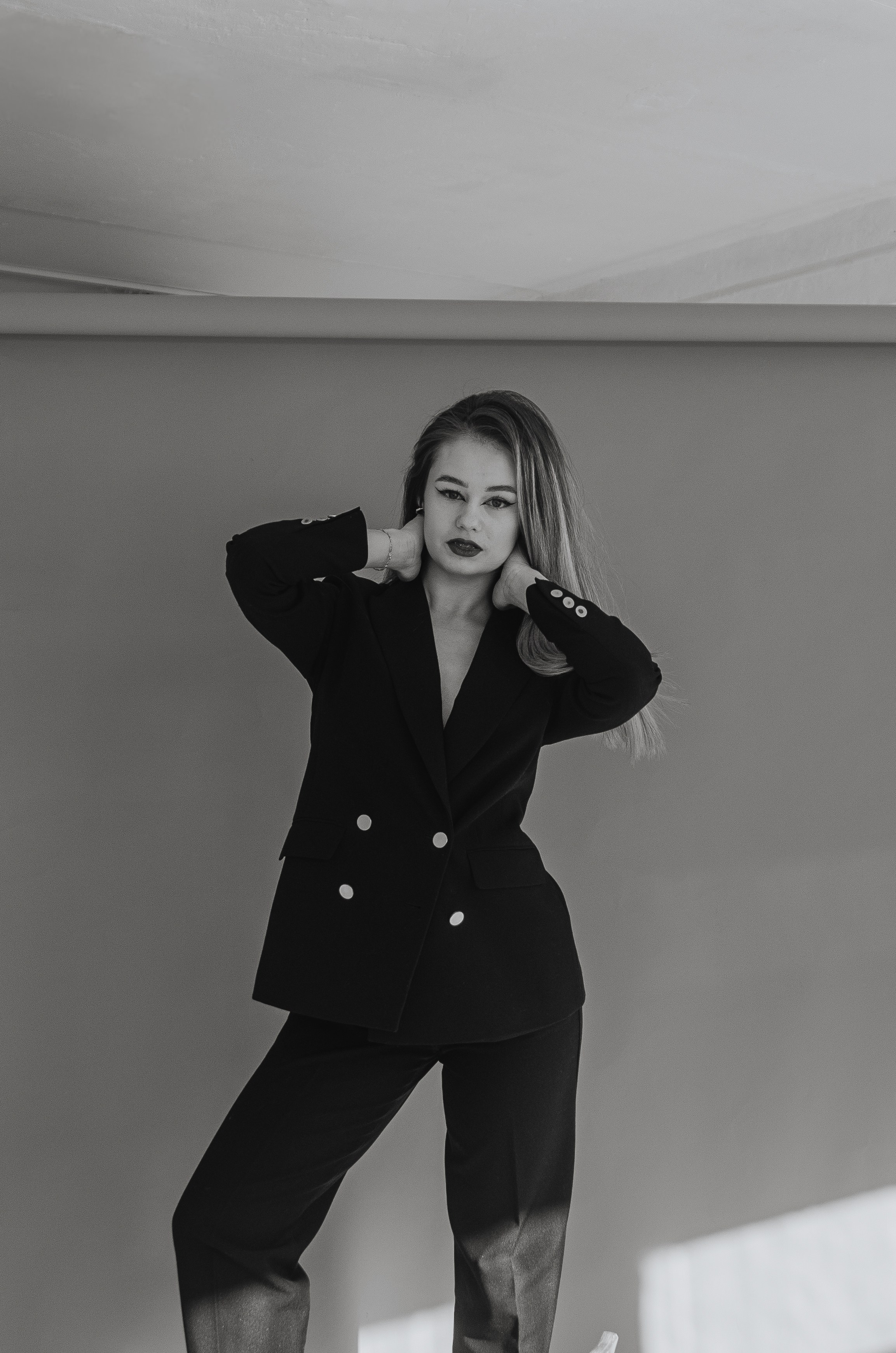 Женская фотосессия в стиле минимализм. Денисова Аля — фотограф для парных съемок и индивидуальных историй в Барнауле