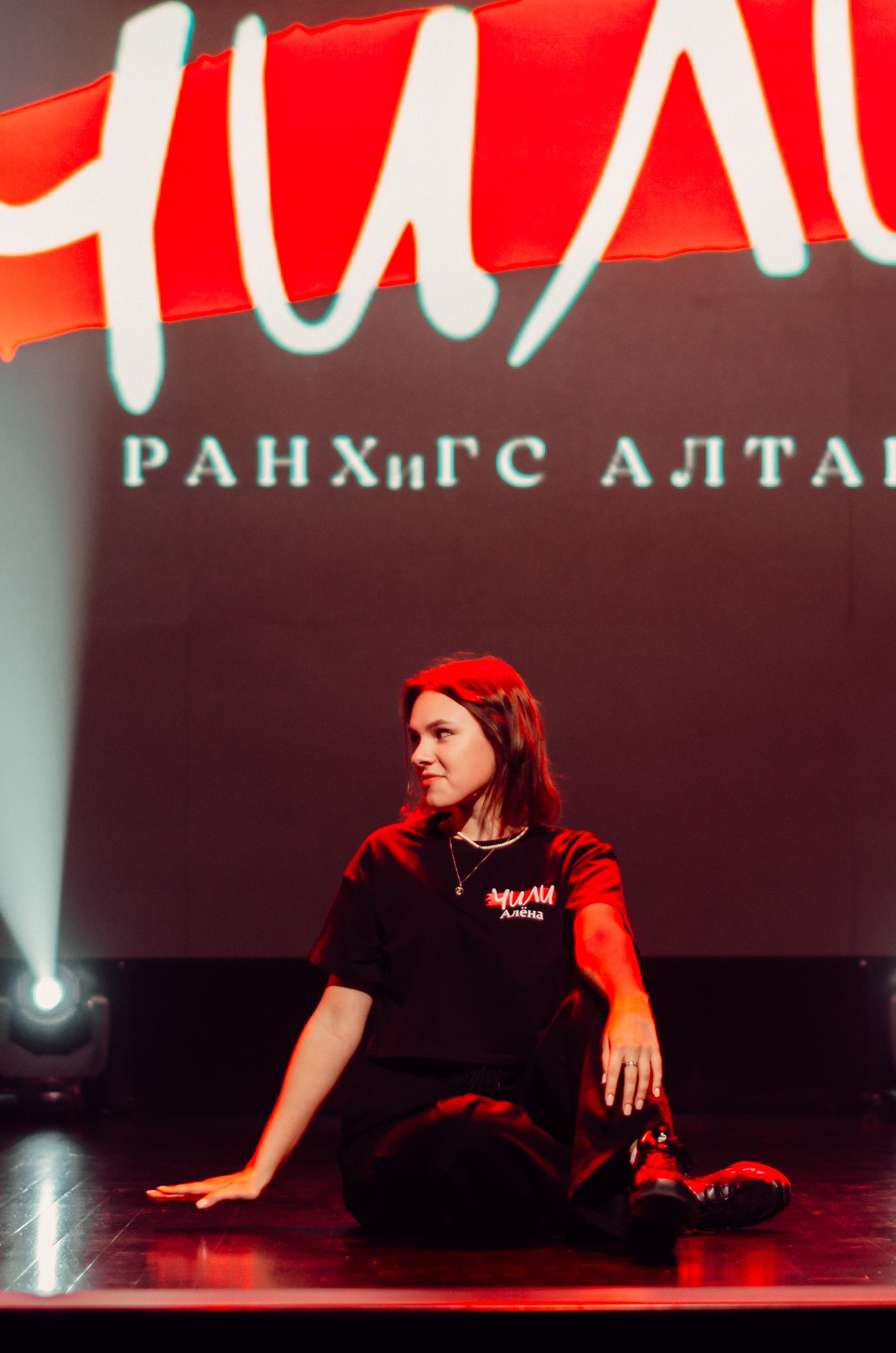 Групповая фотосъемка танцевального коллектива. Денисова Аля — фотограф для парных съемок и индивидуальных историй в Барнауле