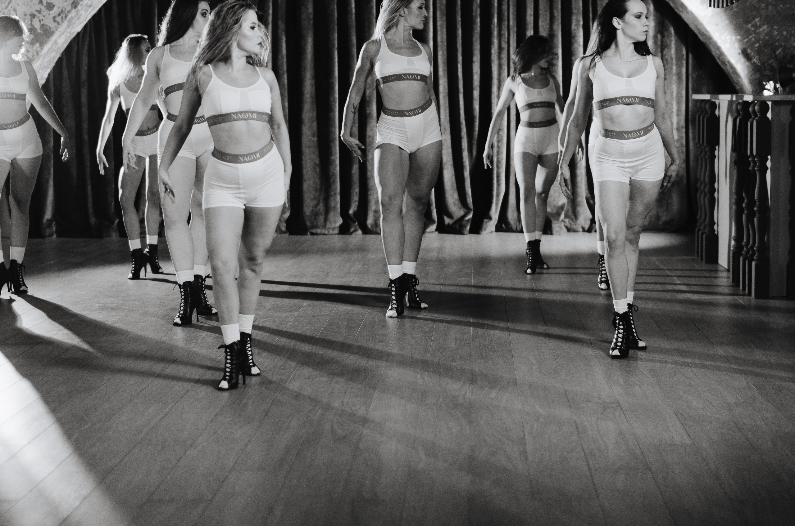 Фото-подглядки с видеосъемки танцевальной команды «Secret». Денисова Аля — фотограф для парных съемок и индивидуальных историй в Барнауле