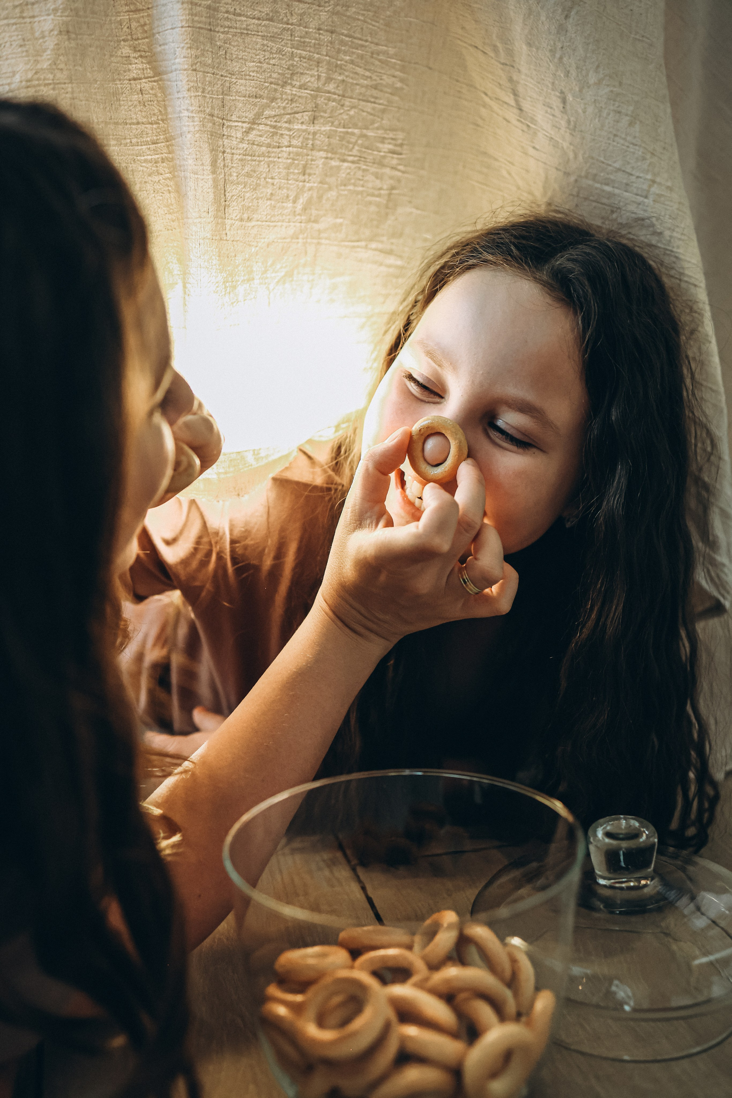 Семейная фотосессия с малышом, с новорожденным, фотосессия в Екатеринбурге, фотосессия в доме, домашняя фотосессия в стиле лайф, фотосессия. Семейный и детский фотограф в  г. Екатеринбурге Холодова Юлия