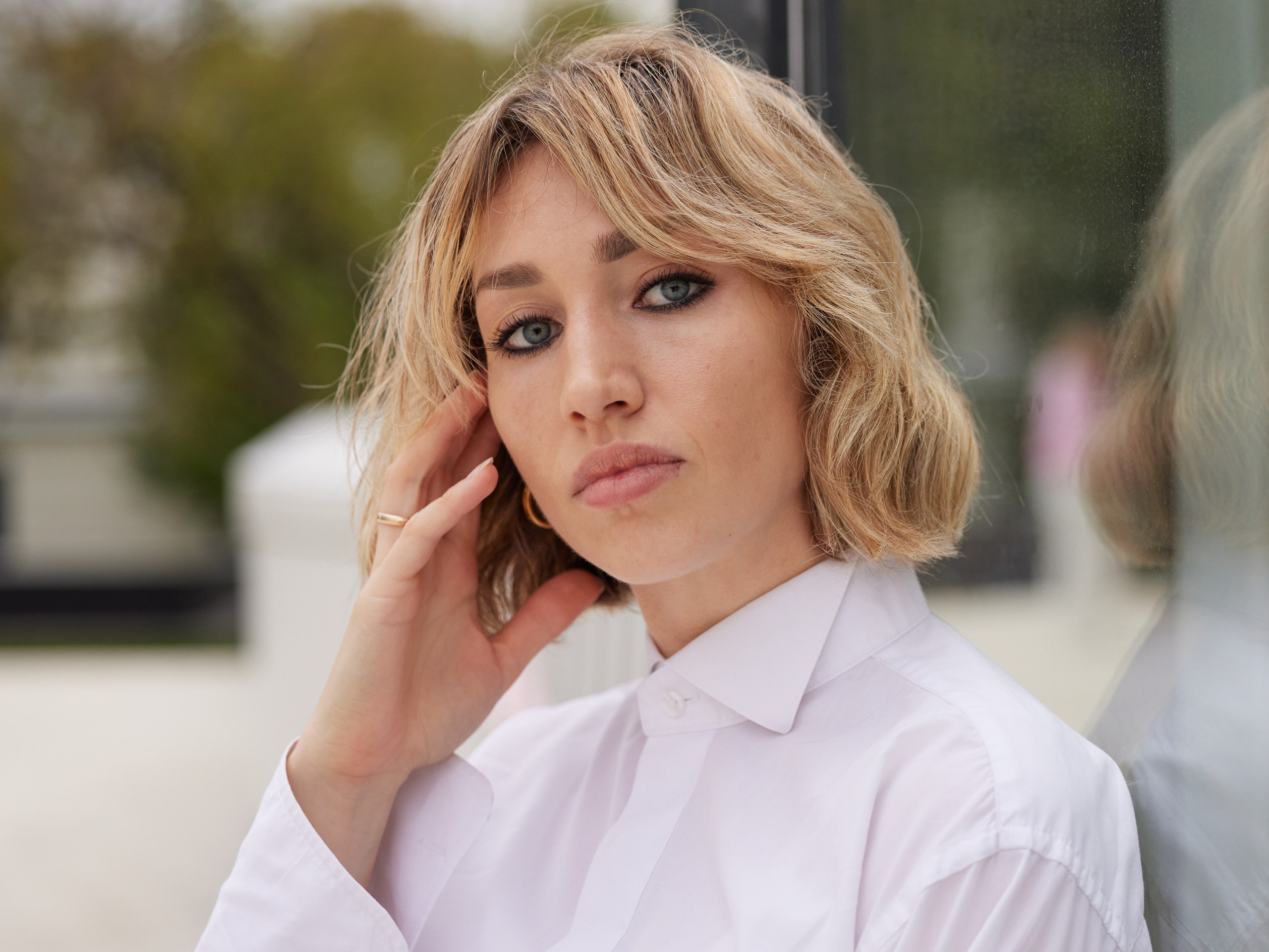 Location portrait of a young woman  - photographer Andrey Dunin
