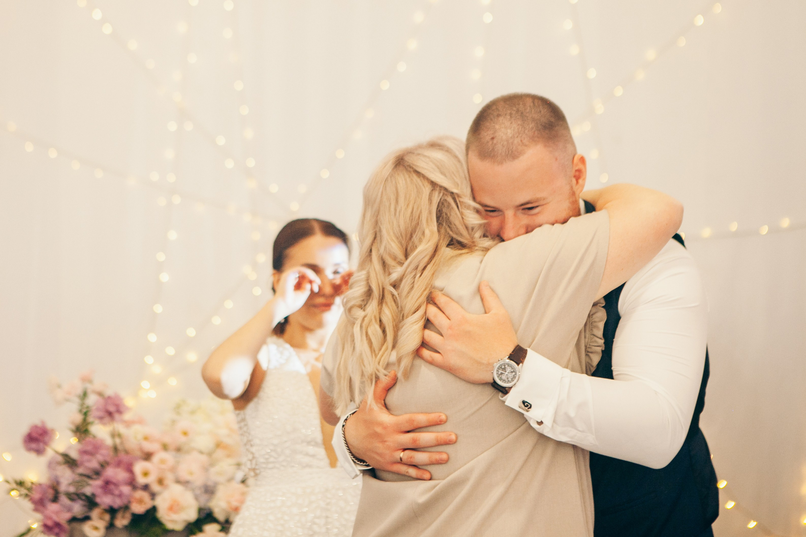 Свадебная фотосессия в отеле hartwell hotel и на патриарших прудах. Фотограф Ольга Ефремова