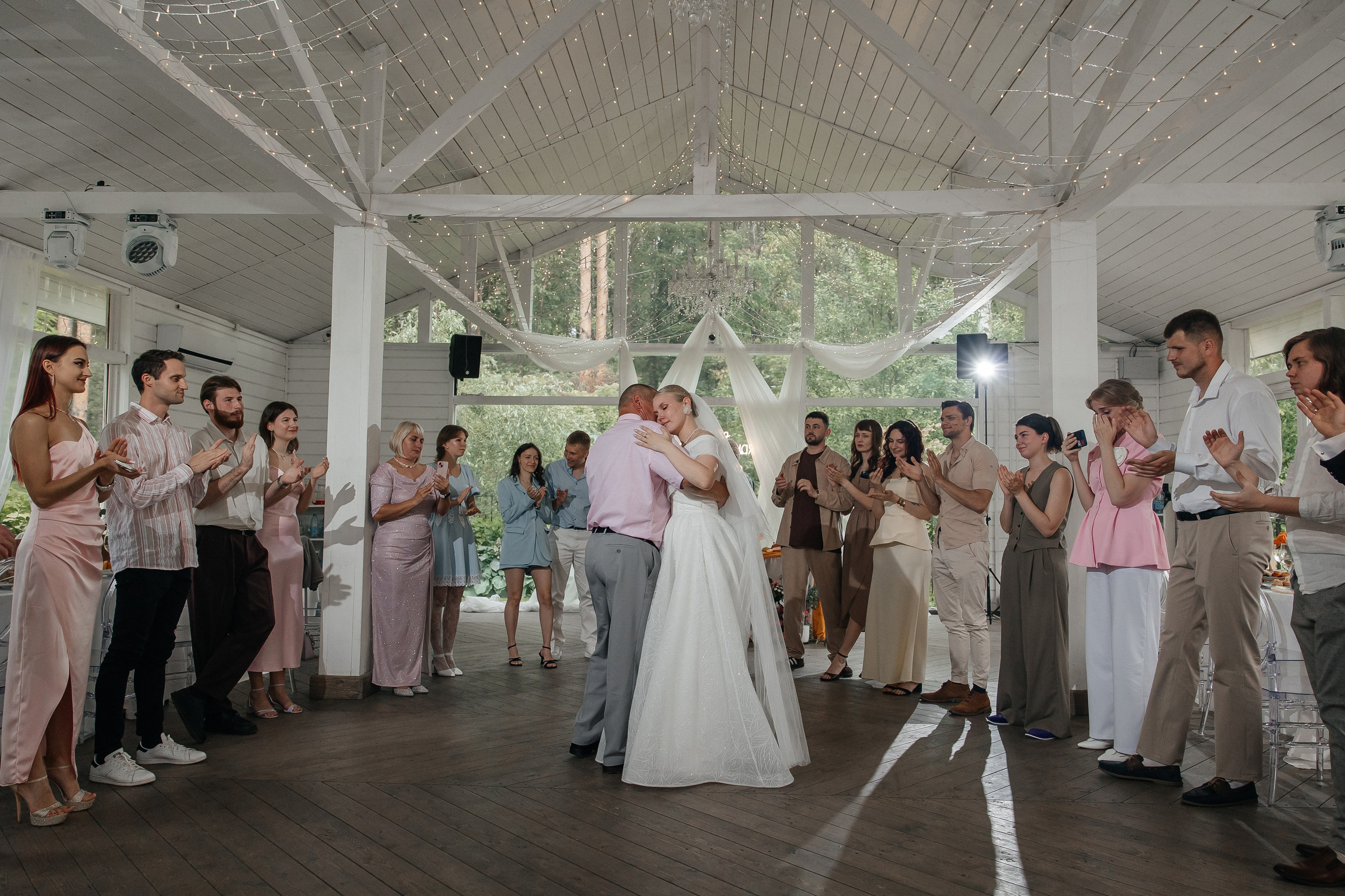свадебный банкет на&nbsp;площадке House for Wedding «Дом у&nbsp;озера»