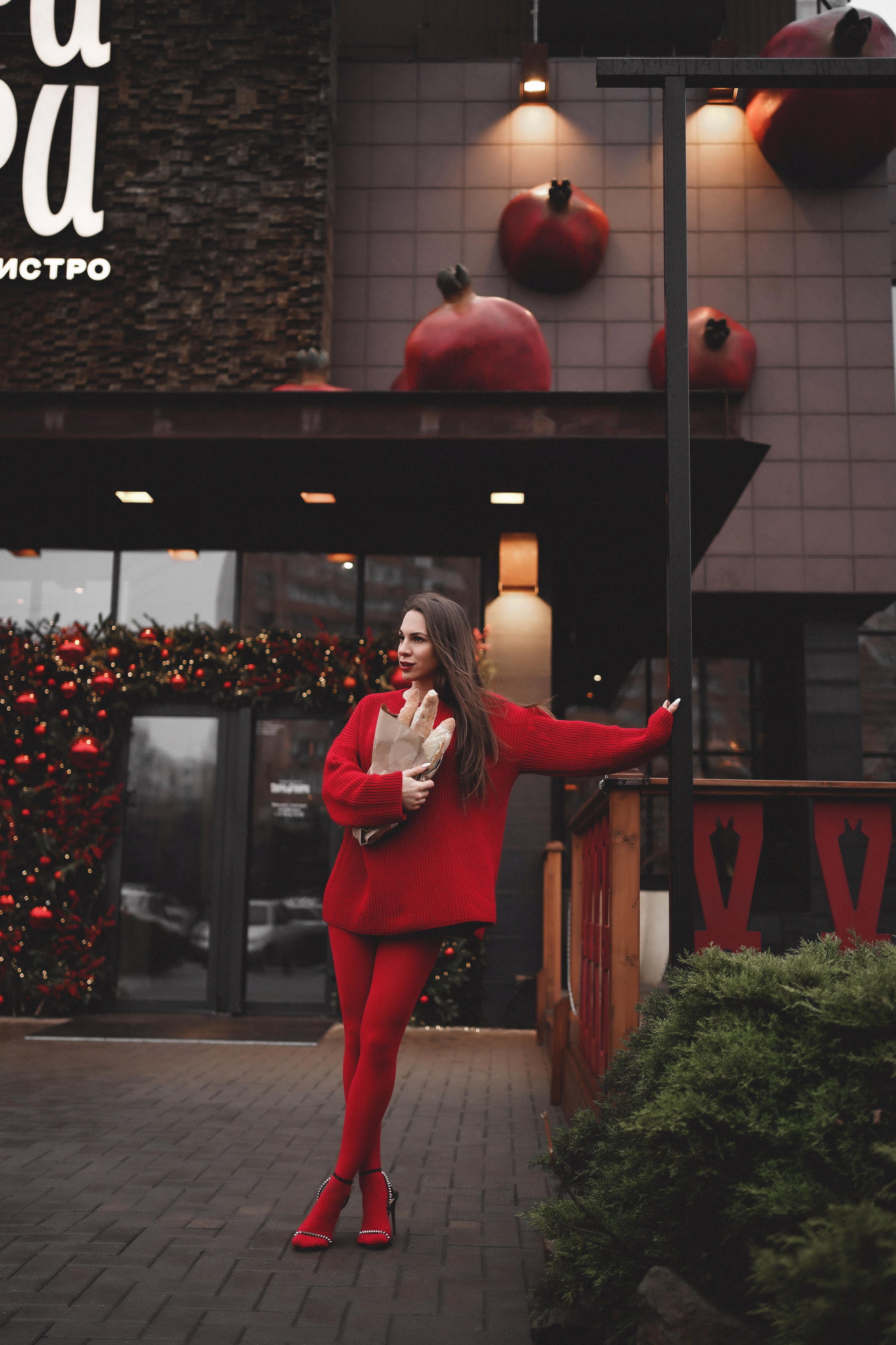 Пури пури. Фотосессия в Ростове-на-Дону. Дарья в ярком образе с батонами. Свадебный фотограф в Ростове-на-Дону. Таинство Крещения и Венчания, семейные фотосессии. Алёна Чёботова