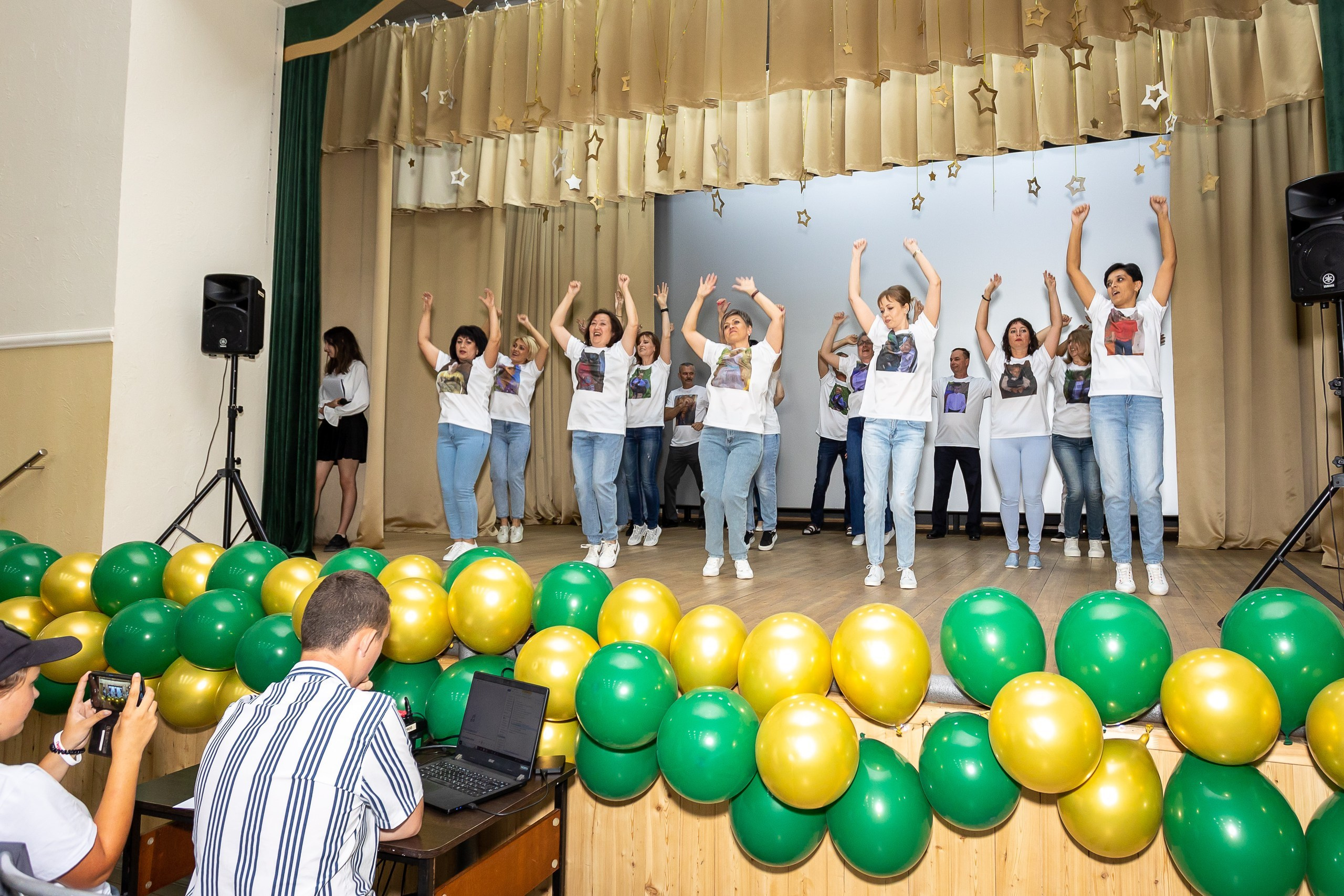 Вручение аттестата и выпускной вечер. Выпускные альбомы Майкоп, Краснодар Елена Золотарева