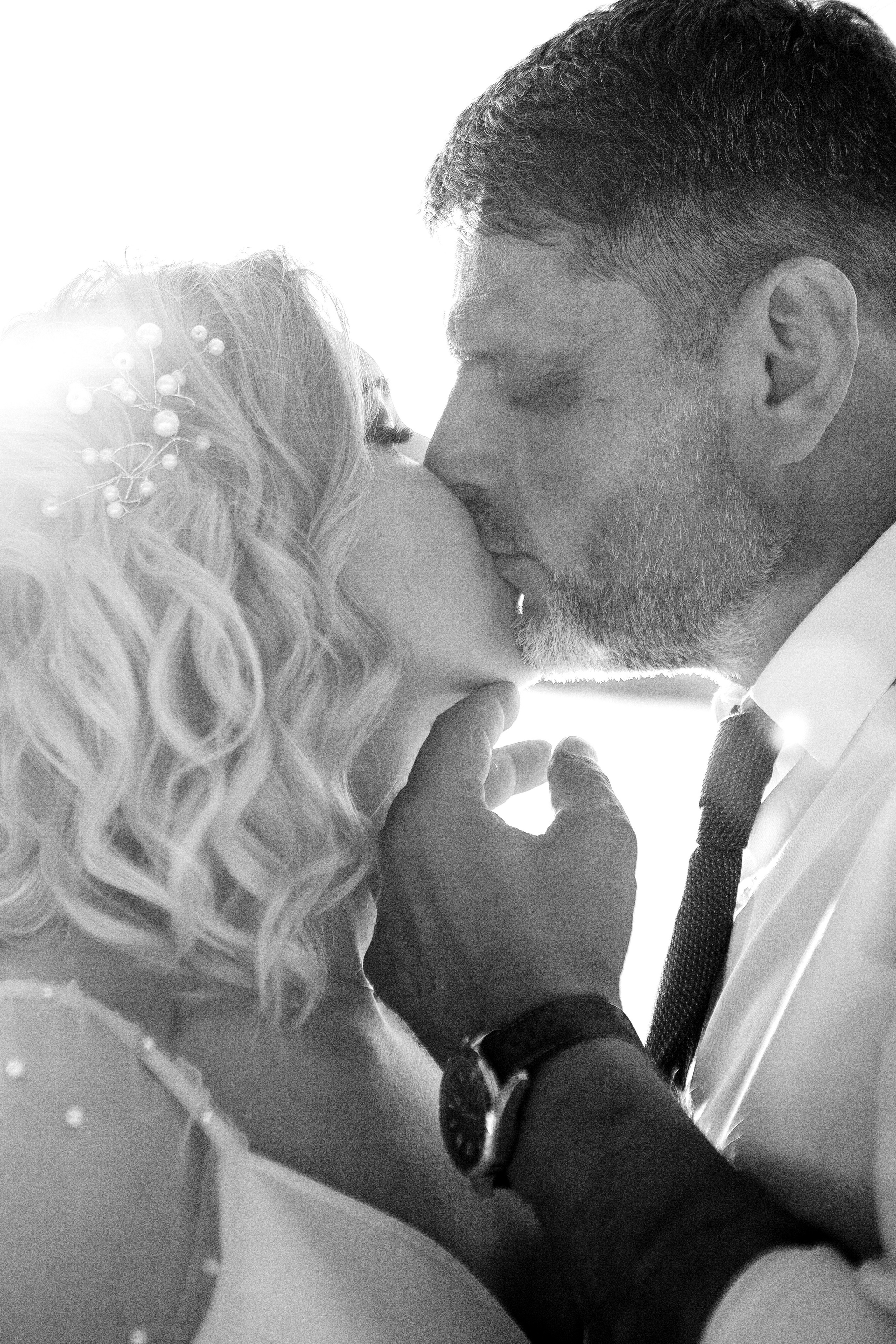 Фотосессия молодоженов на пляже Рублево. Фотограф Ольга Ефремова