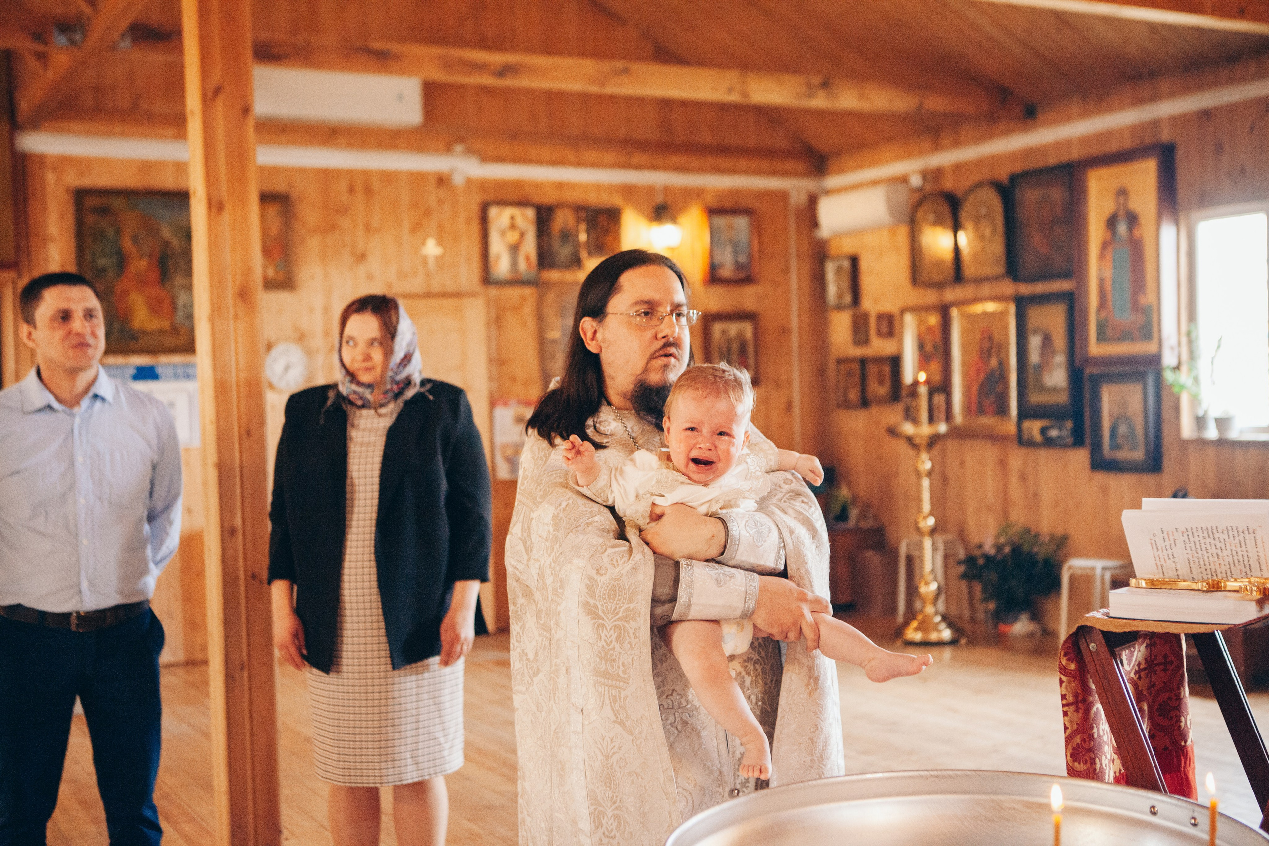 Крещение ребенка в церкви в москве. Фотограф Ольга Ефремова