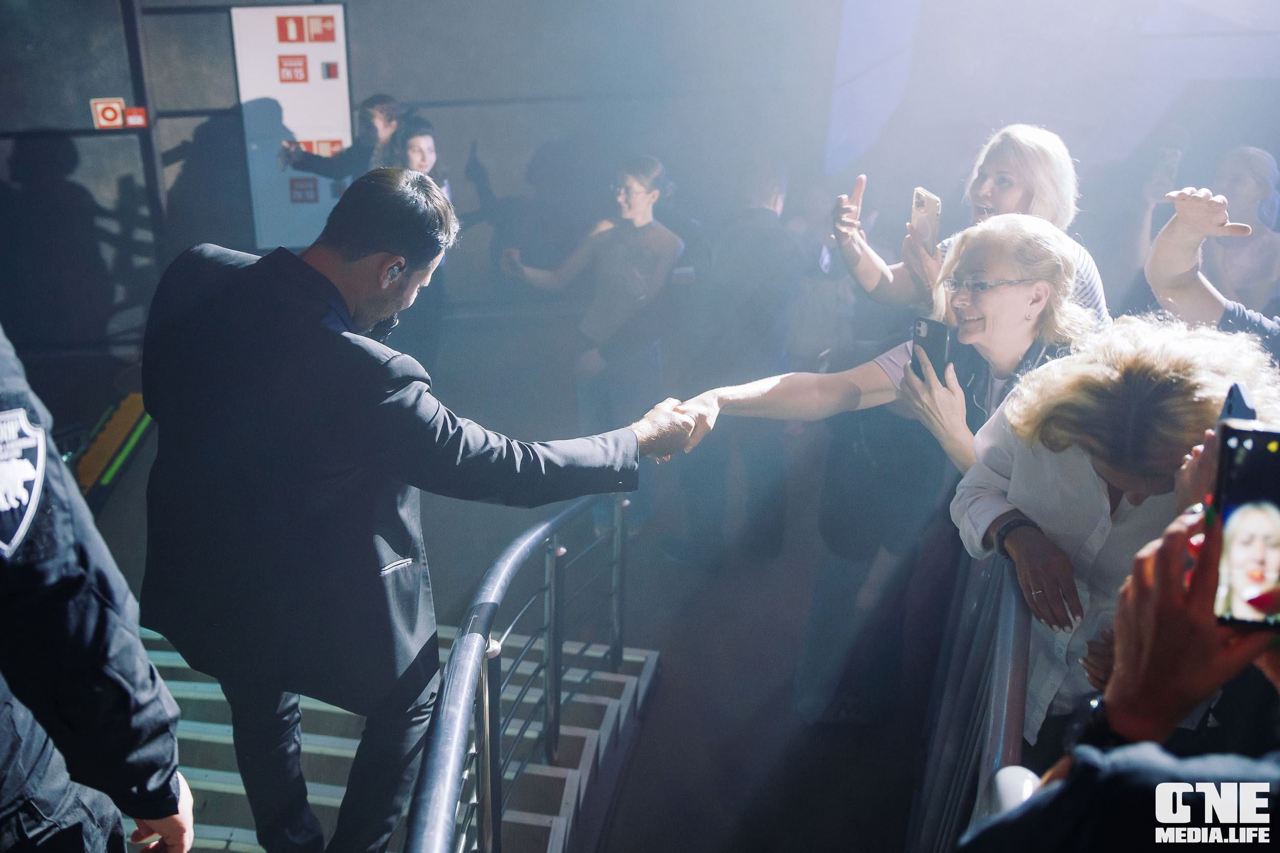 Фоторепортаж с концерта Эмина в Янтарь Холле. One Media Life: фоторепортажи, фотоотчеты с мероприятий и заведений