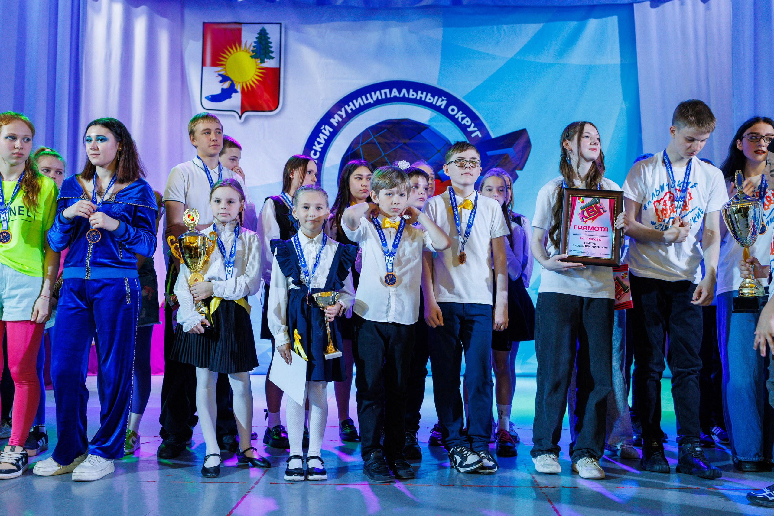 Школьный КВН в Томари. Свадебный, семейный и репортажный фотограф в Южно-Сахалинске Артур Петросян