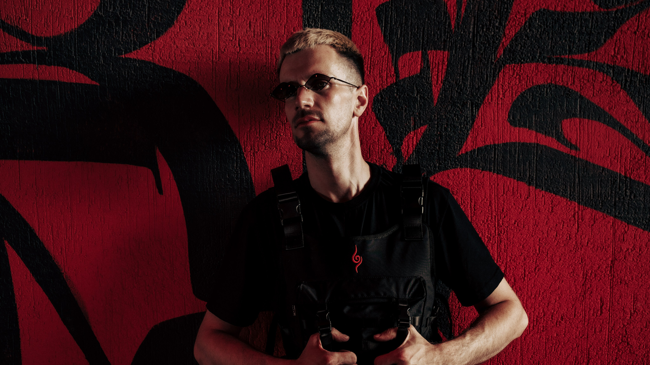 Мужская фотосессия в пространстве G47, на мотоцикле в Невской ратуше и в фотостудии «Art Place». Профессиональный фотограф в Санкт-Петербурге Александр Волосенцев