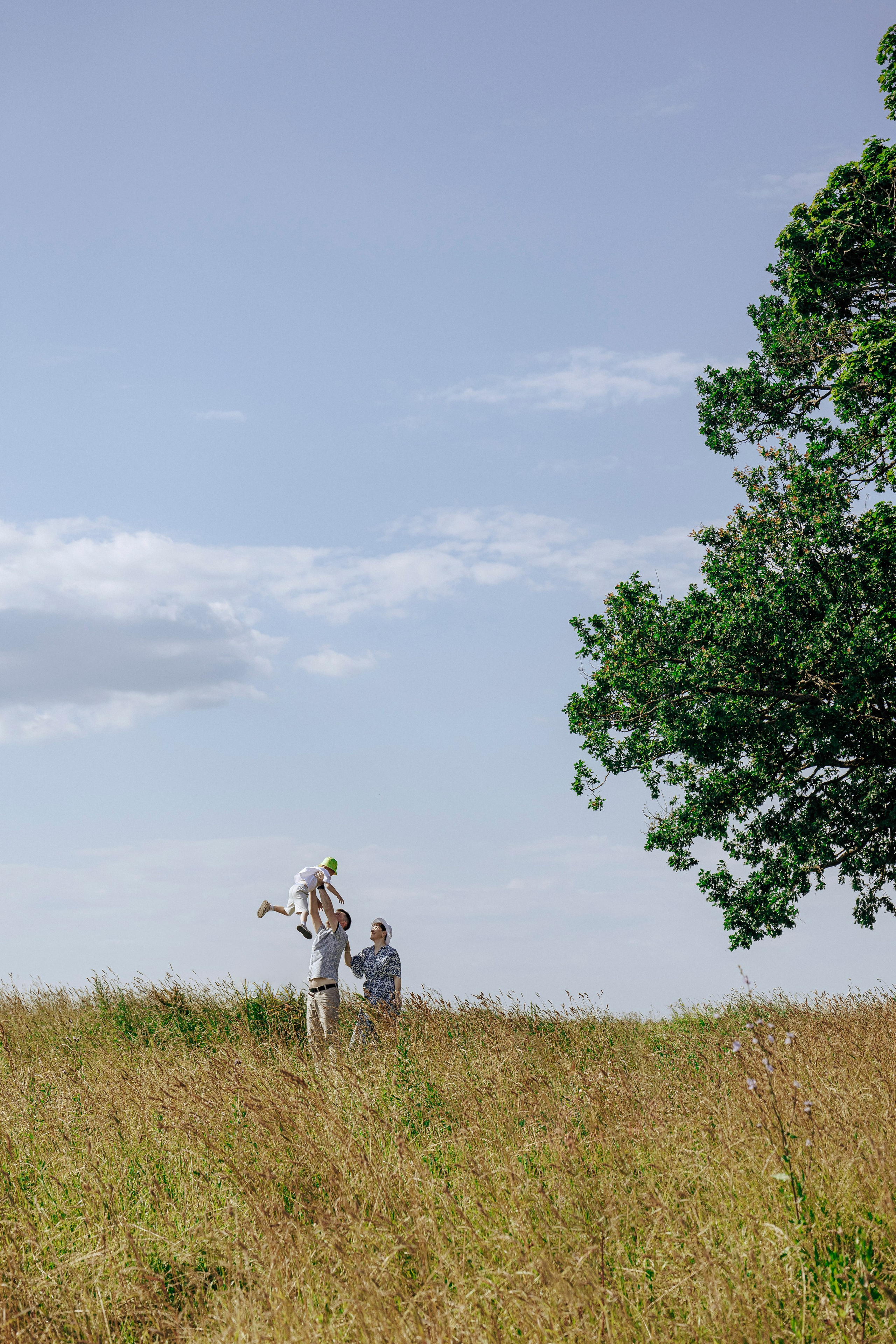 Семейный фотодень в фотостудии-даче, г. Пушкине и у легендарного Древа. Профессиональный фотограф в Санкт-Петербурге Александр Волосенцев