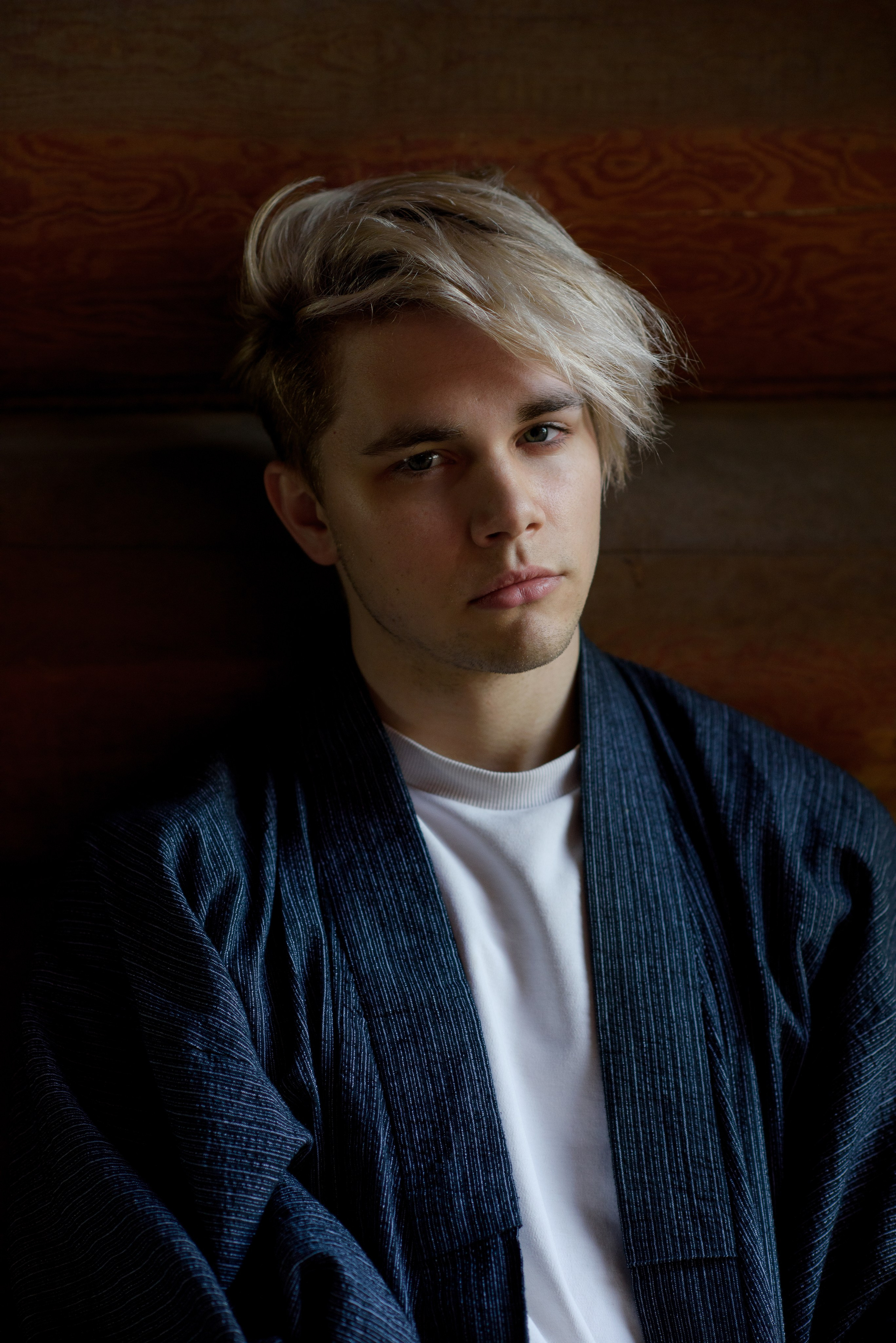 Фотосессия подростка в темном ключе. Главная