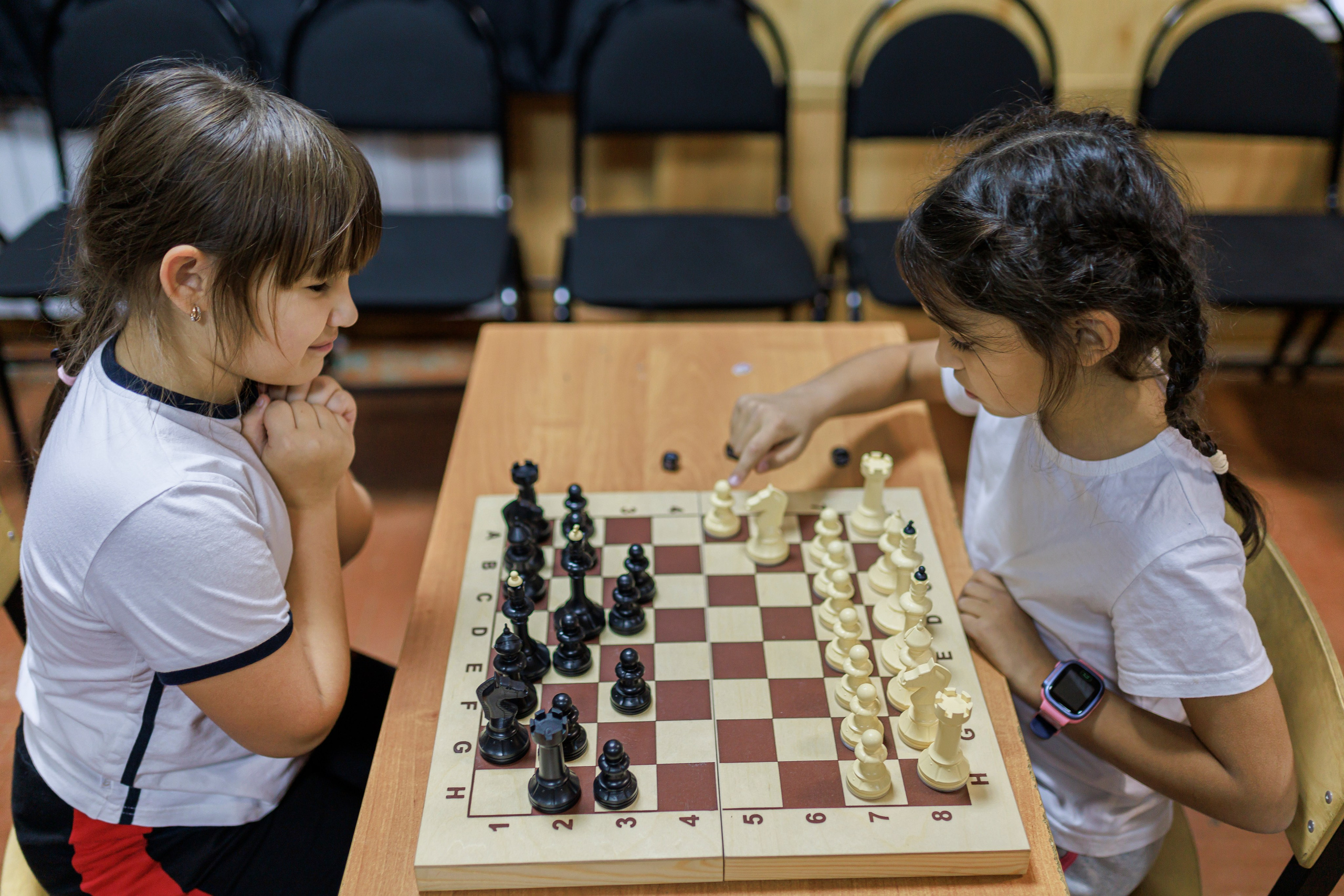Репортажная сьёмка игры в шахматы в детском доме. Семейный и детский фотограф в Рязани Васюгова Мария