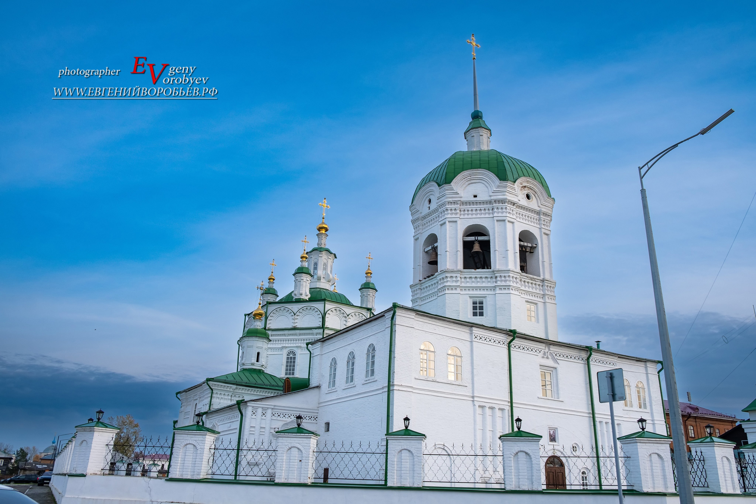 экскурсии Енисейск Красноярск аренда микроавтобуса трансфер индивидуальный тур фото набережная дегустация сибирской кухни интересные места что посмотреть куда сходить что посетить достопримечательности в Енисейске  храм церковь монастырь фототур  цена заказать экскурсию программа маршрут смотровые площадки видовые красивые места путешествие туристический маршрут 