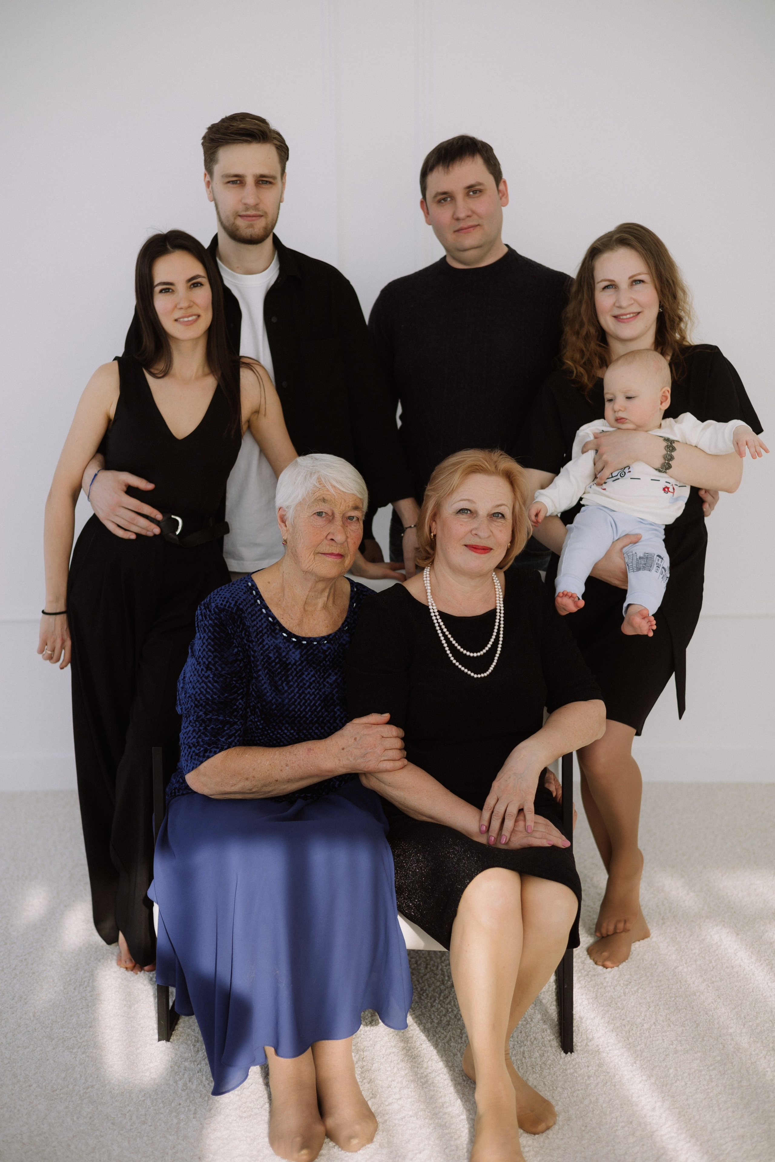 Студийная. Большая семья. Фотограф Уфа Башкирия Мухаметянова Алина. Свадебный семейный портретный