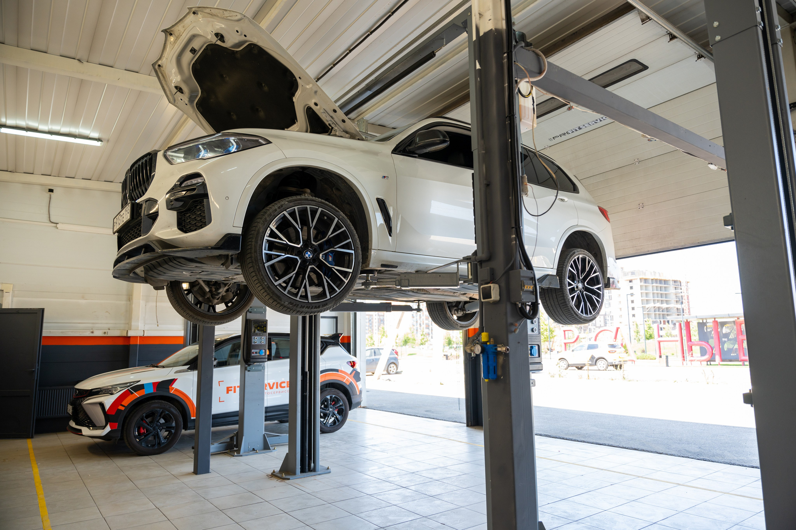 Интерьерная фотосъемка автосервиса Fit Service в Краснодаре — сеть СТО Профессиональная фотосъемка интерьера техцентра в Краснодаре. Шедевры для Вас! Фотограф и Видеограф в Краснодаре Пахиев Руслан