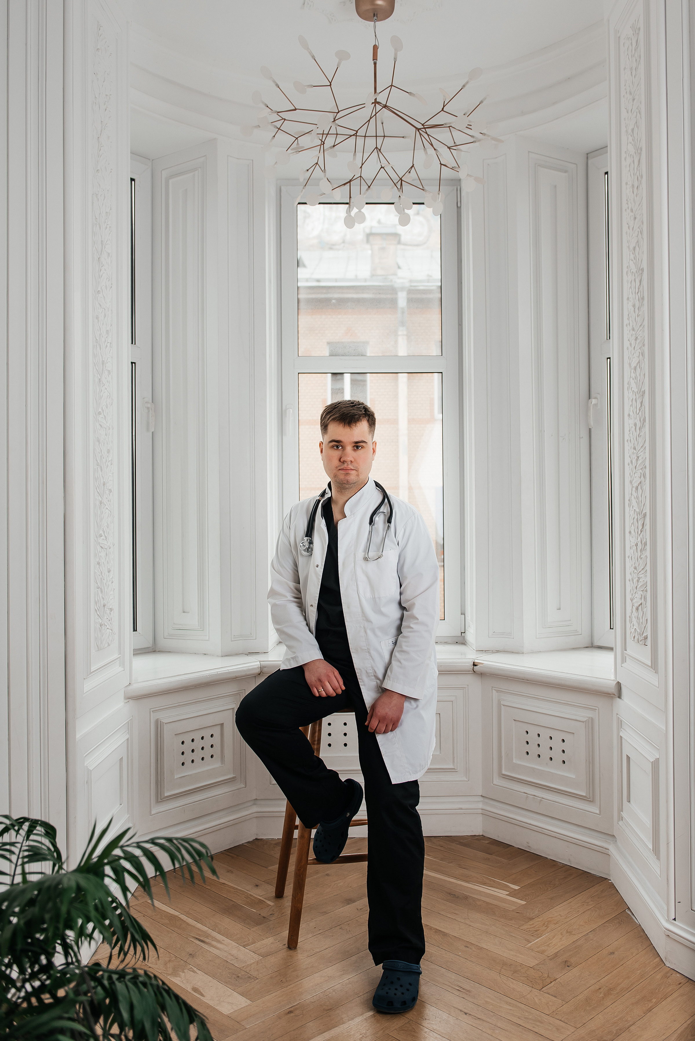 фотосессия для выпускников в фотостудии, фотосессия для выпускного альбома, фотосессия в студии для выпускного альбома