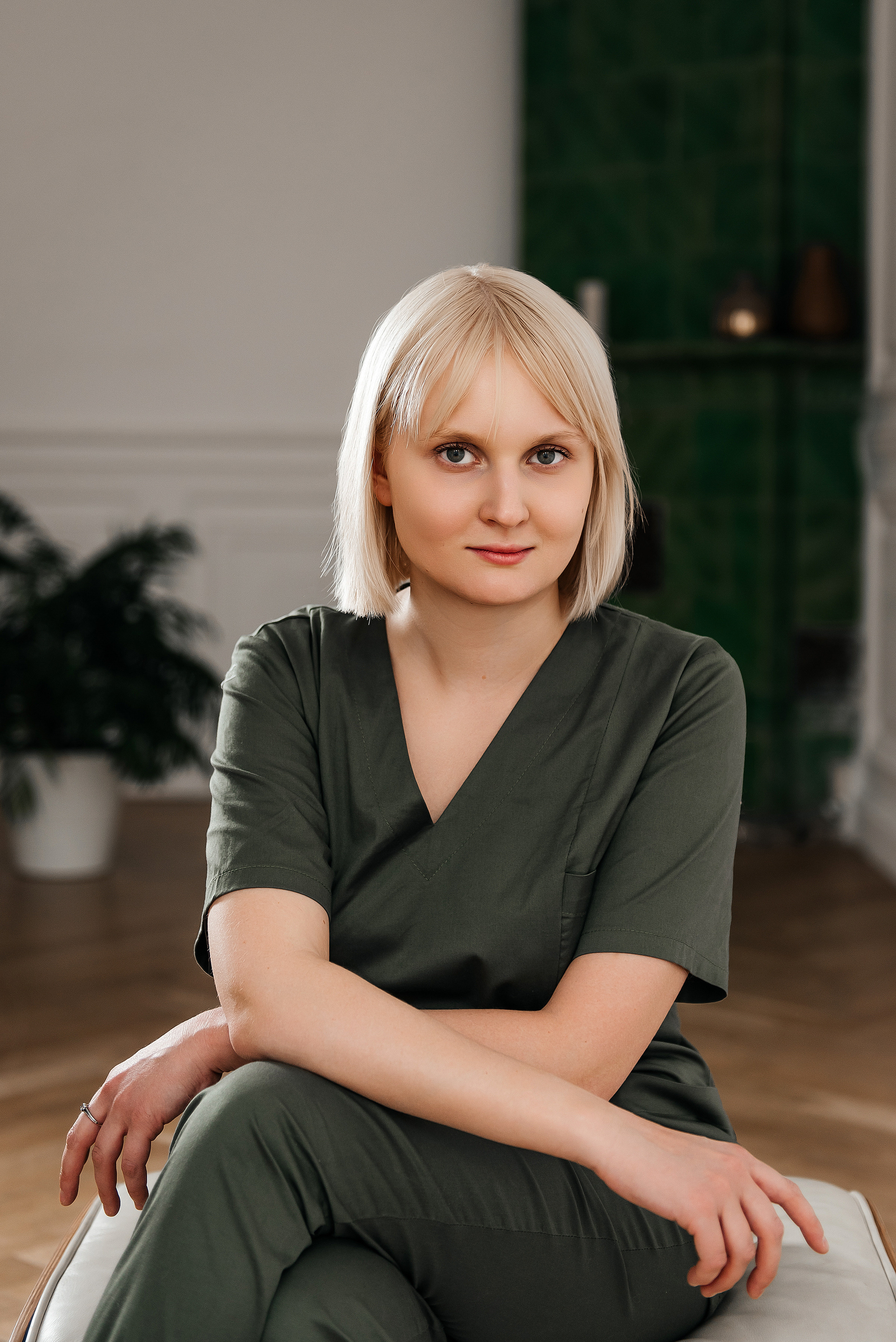 фотосессия для выпускников в фотостудии, фотосессия для выпускного альбома, фотосессия в студии для выпускного альбома