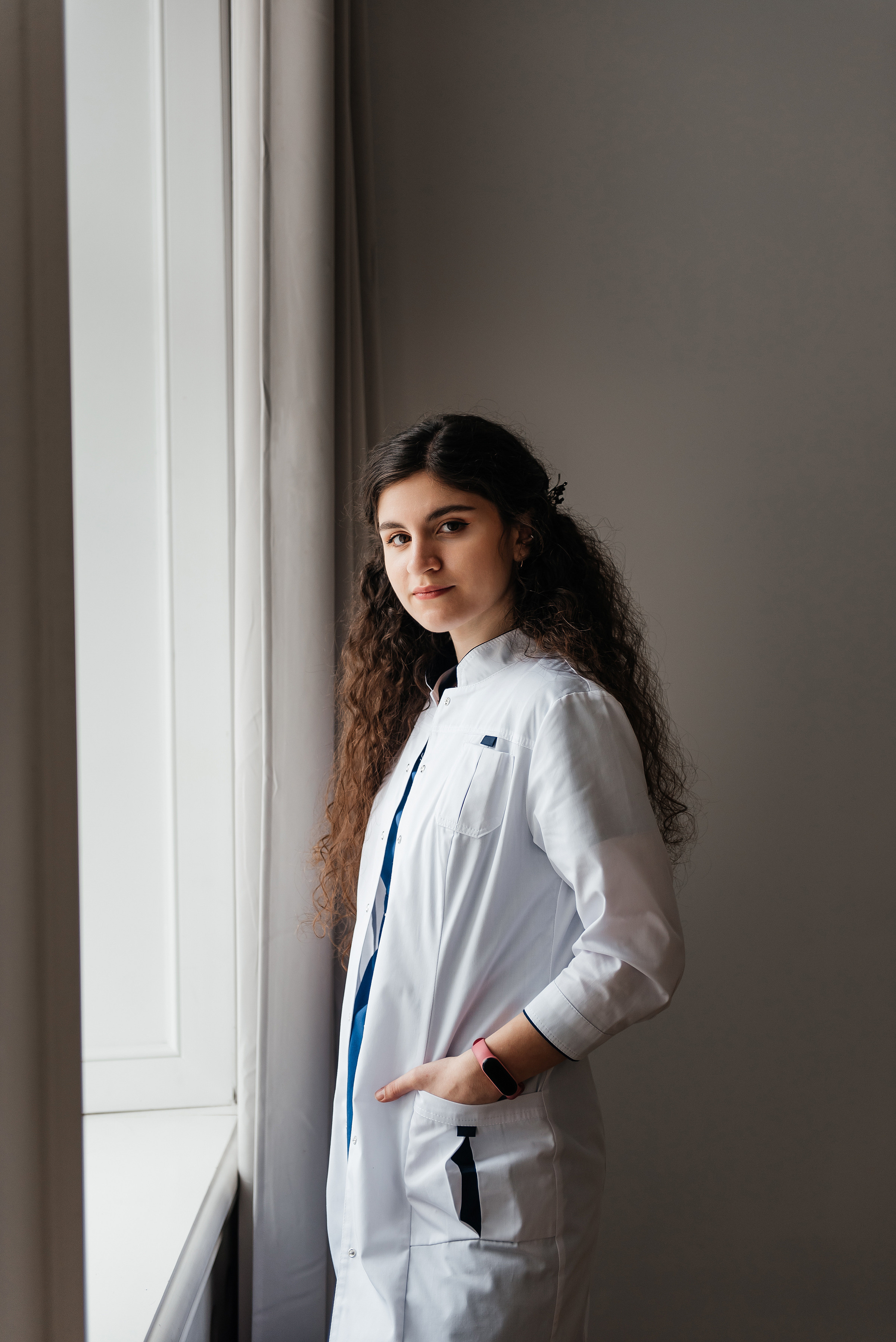 фотосессия для выпускников в фотостудии, фотосессия для выпускного альбома, фотосессия в студии для выпускного альбома