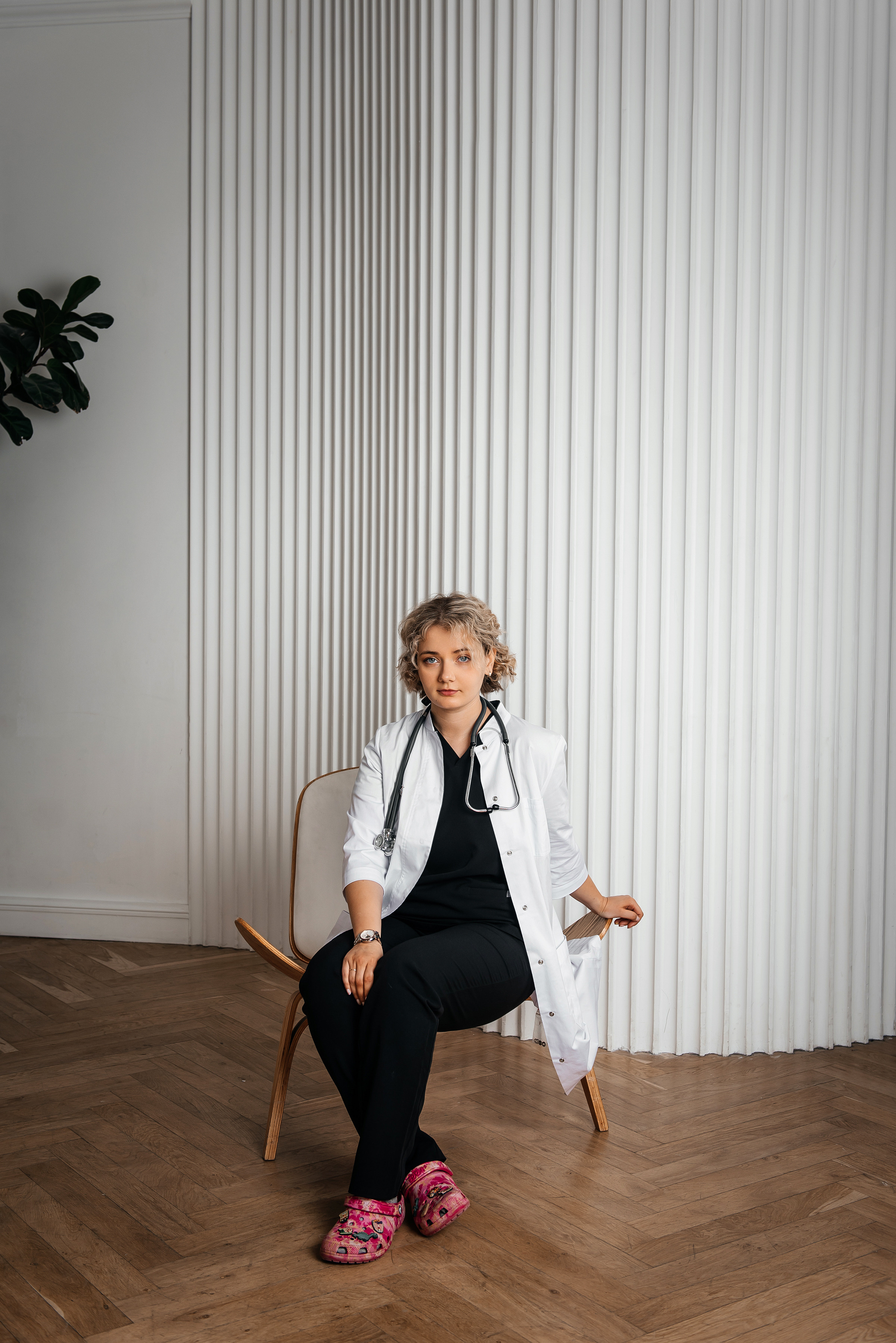 фотосессия для выпускников в фотостудии, фотосессия для выпускного альбома, фотосессия в студии для выпускного альбома