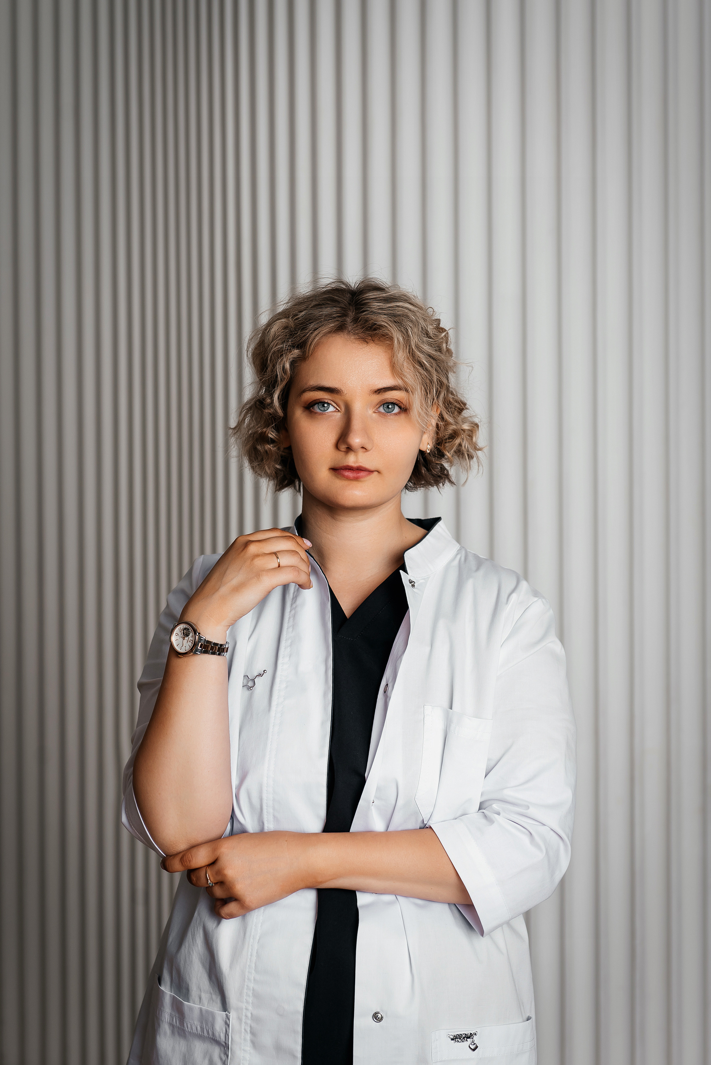 фотосессия для выпускников в фотостудии, фотосессия для выпускного альбома, фотосессия в студии для выпускного альбома