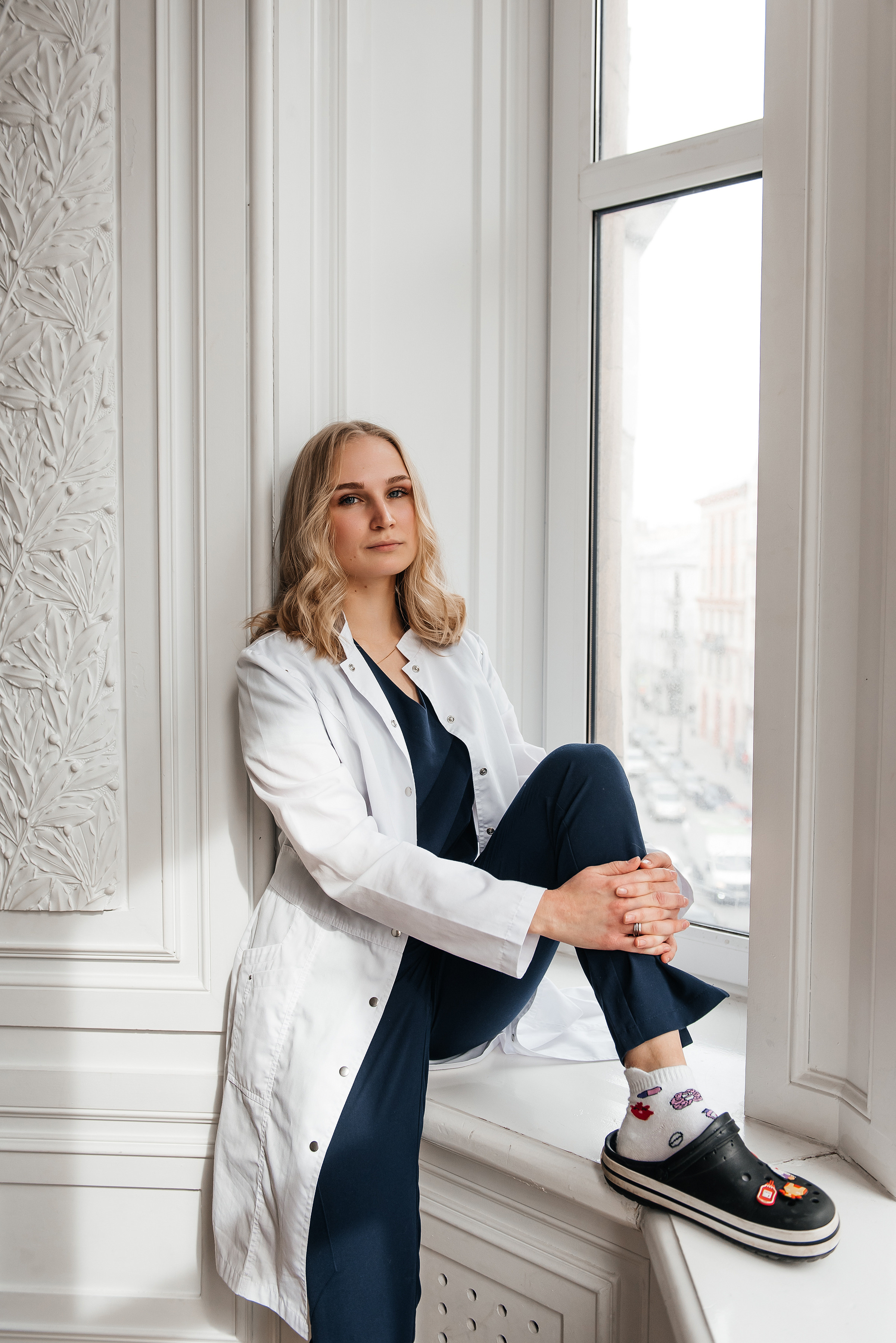 фотосессия для выпускников в фотостудии, фотосессия для выпускного альбома, фотосессия в студии для выпускного альбома