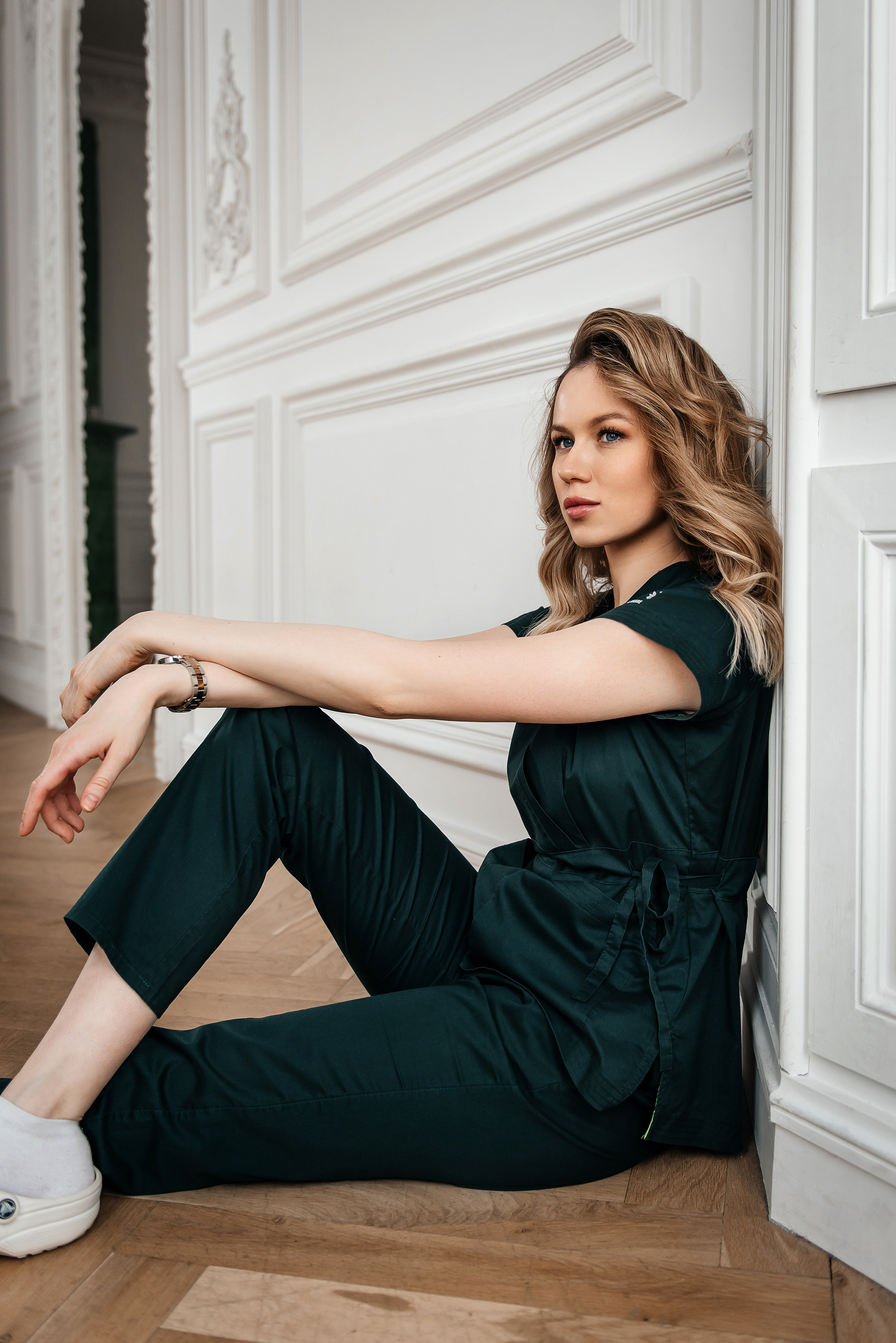 фотосессия для выпускников в фотостудии, фотосессия для выпускного альбома, фотосессия в студии для выпускного альбома