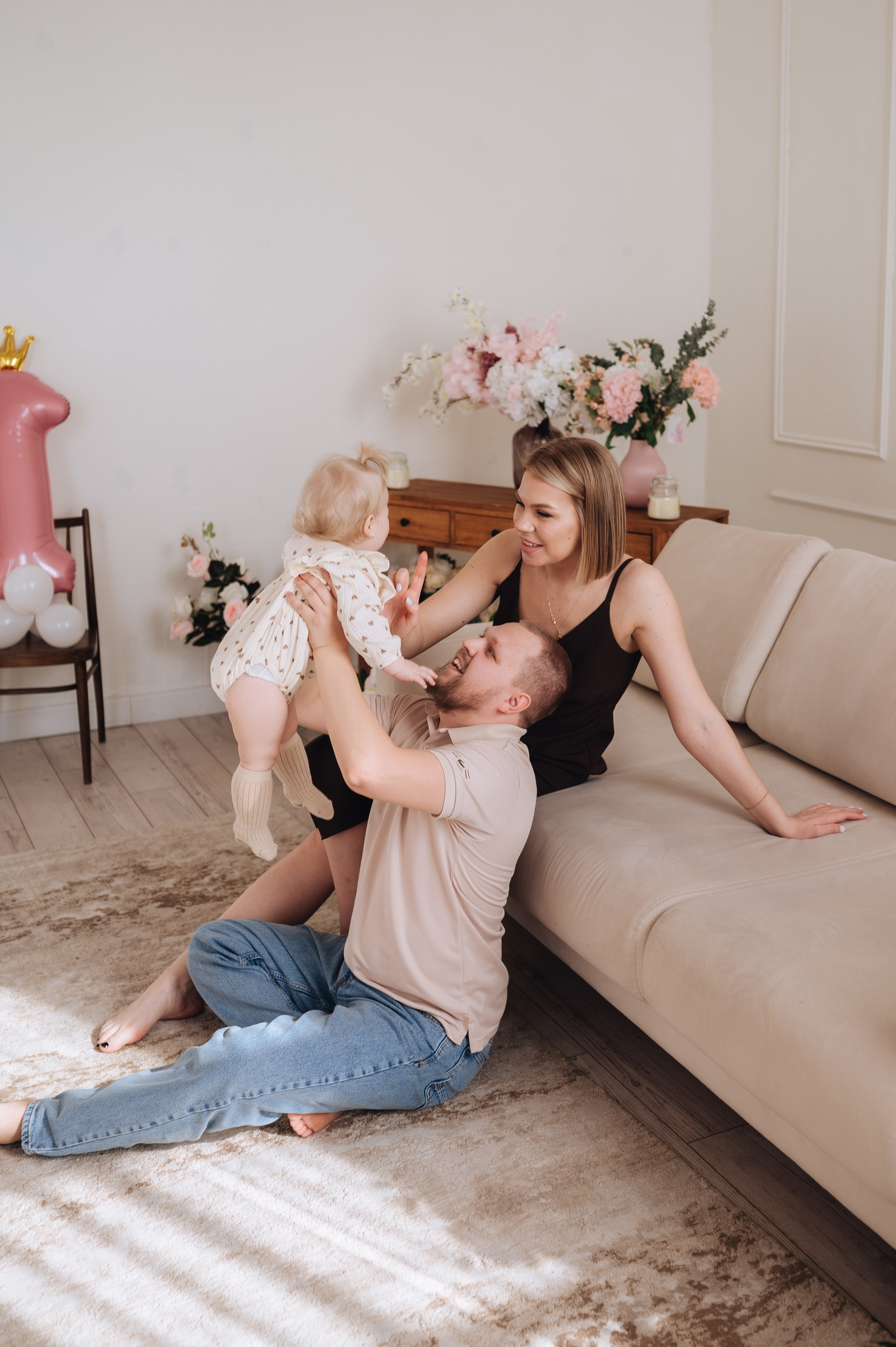 Семейная фотосессия на годик Евы. Фотограф в Москве и Московской области Таня Яблочкина