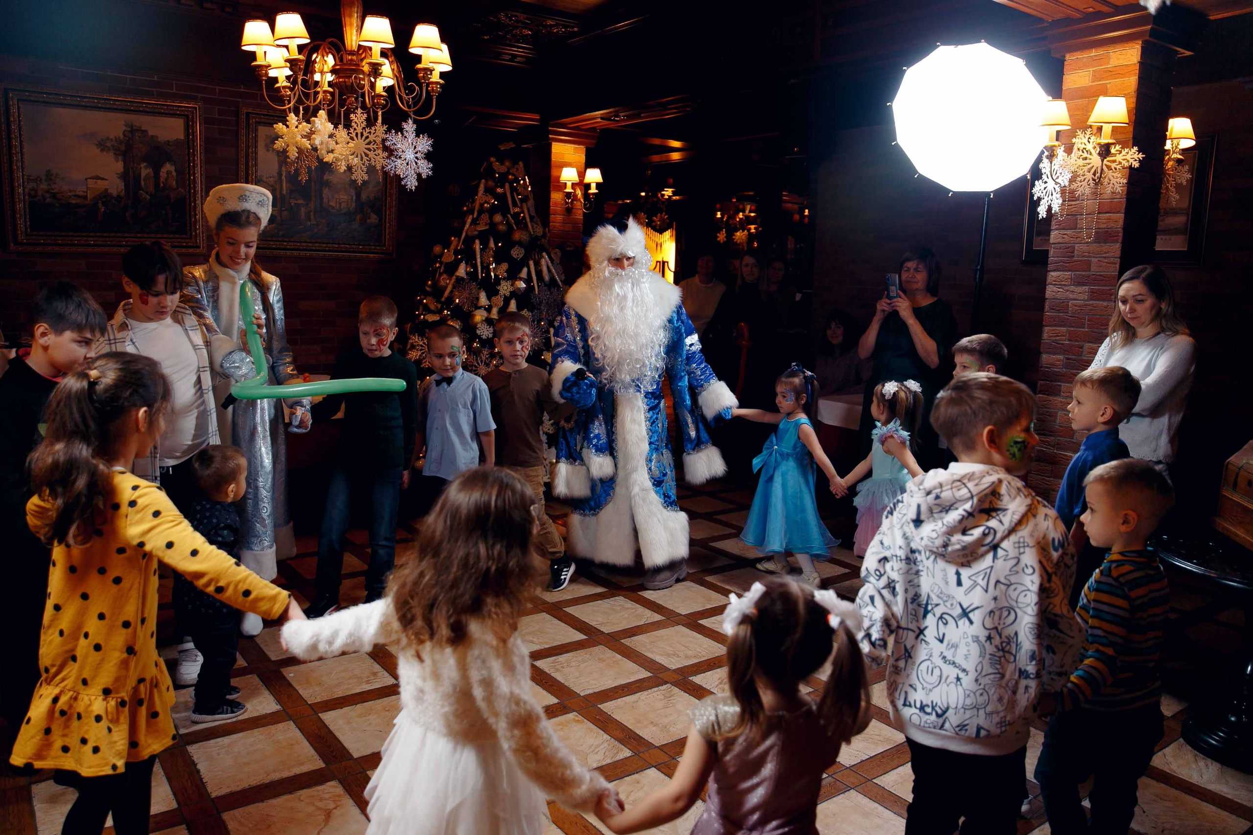 Елка в «Пенатах». Ваш репортажный фотограф Артемий Антонов