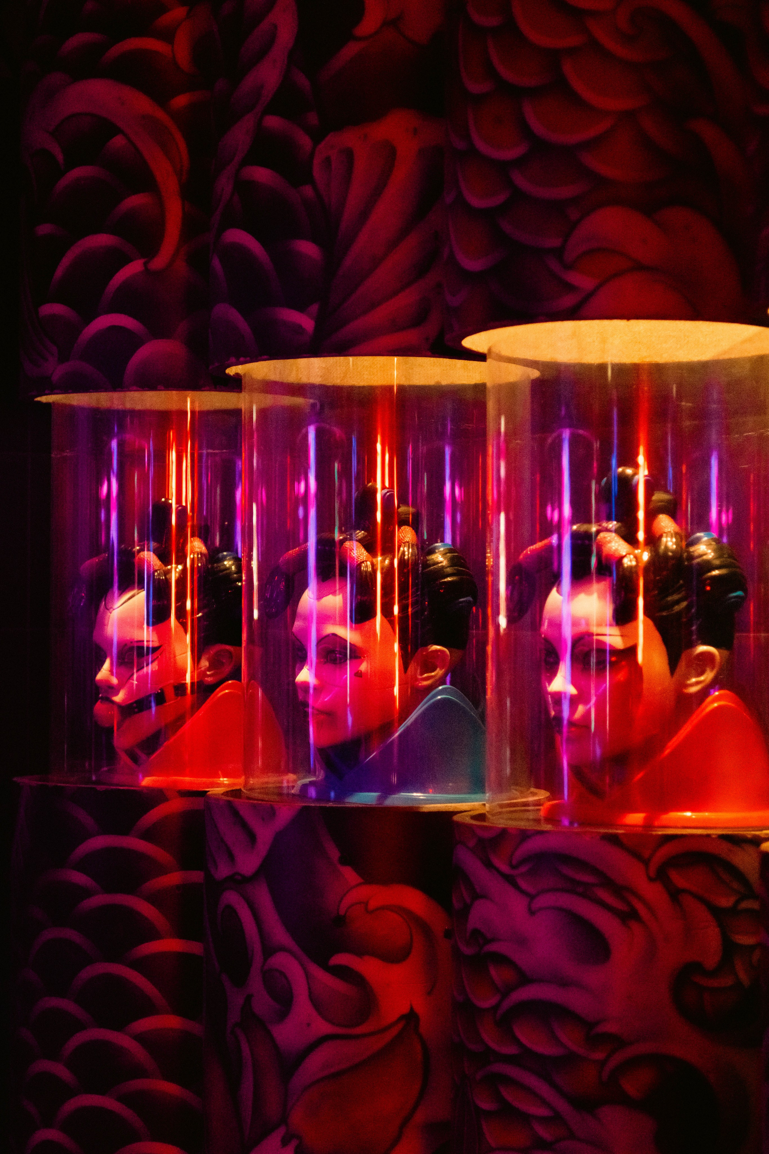 Неоновая гейша. Jean De Vivre Gallery