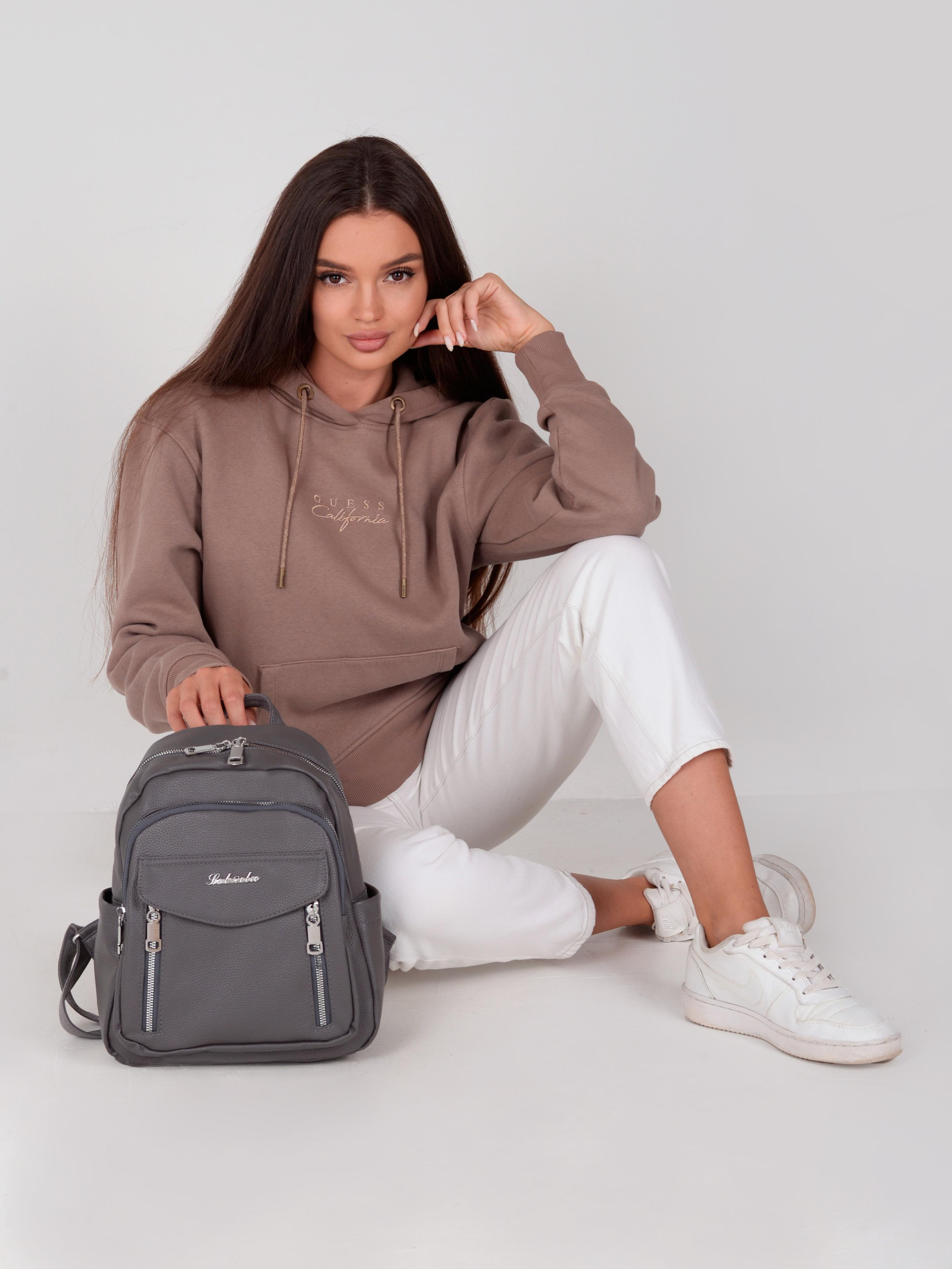 Модельная съемка на циклораме для маркетплейсов. ТМ Продакшн — Съемка для маркетплейсов в Москве