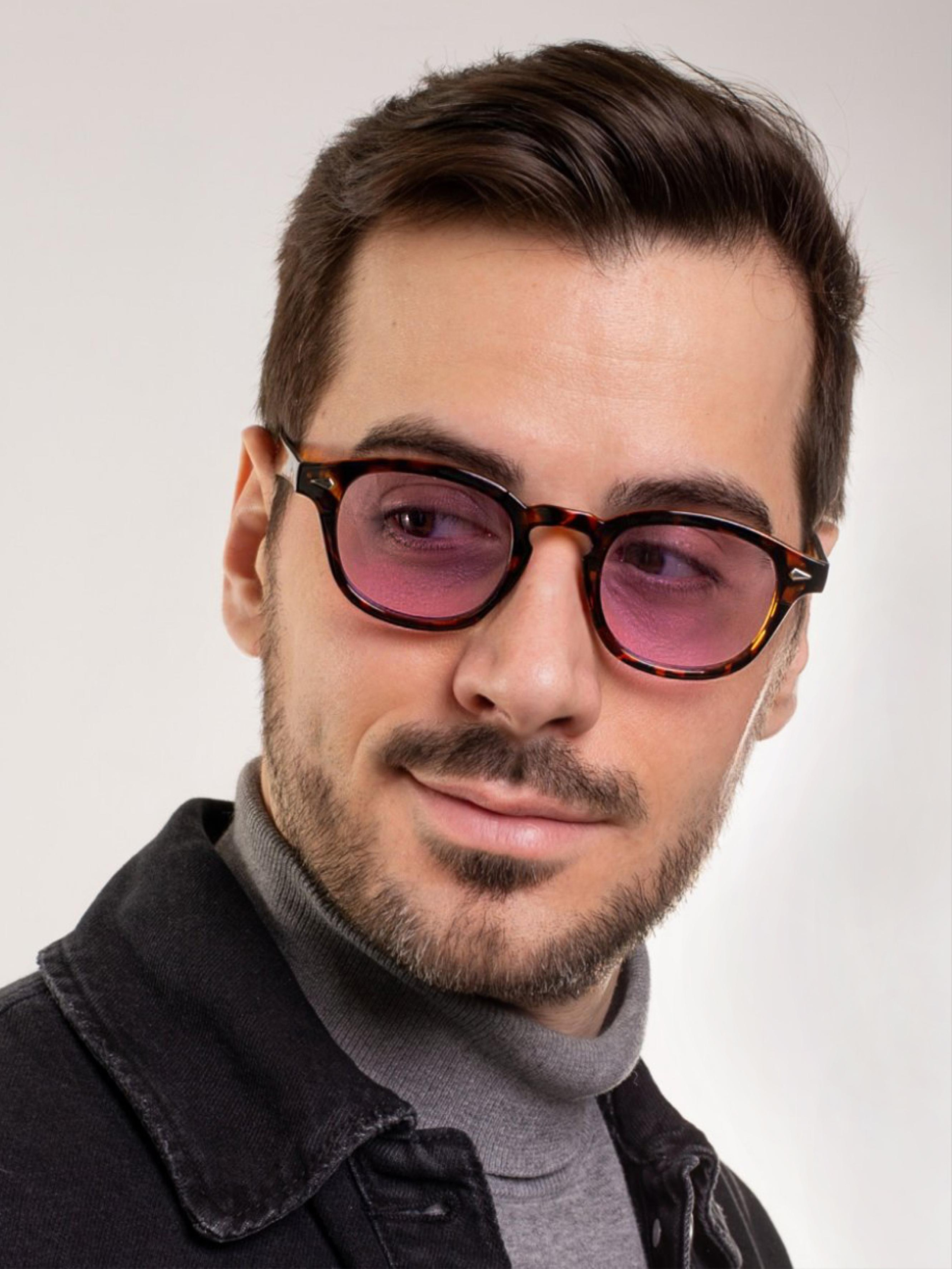 Валентин — модель для маркетплейсов. ТМ Продакшн — Съемка для маркетплейсов в Москве