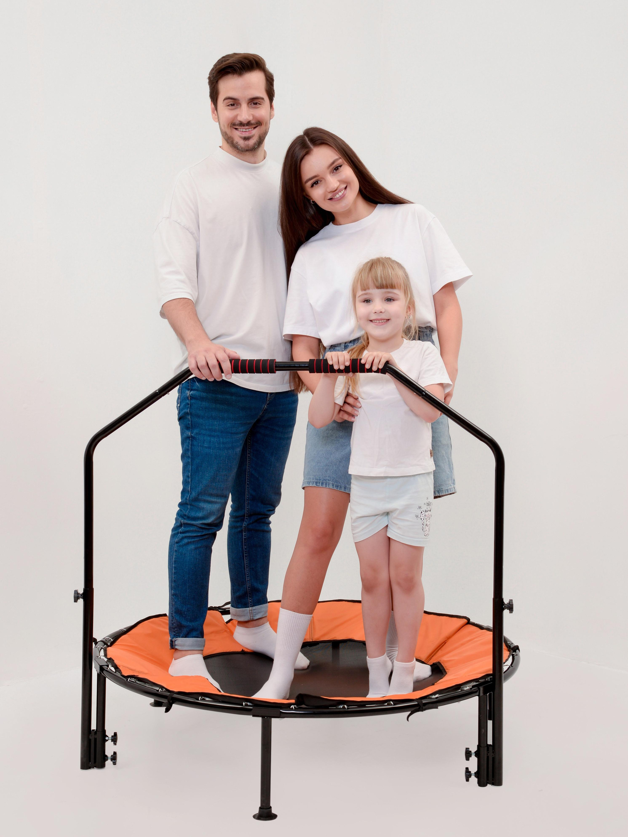 Модельная съемка на циклораме для маркетплейсов. ТМ Продакшн — Съемка для маркетплейсов в Москве