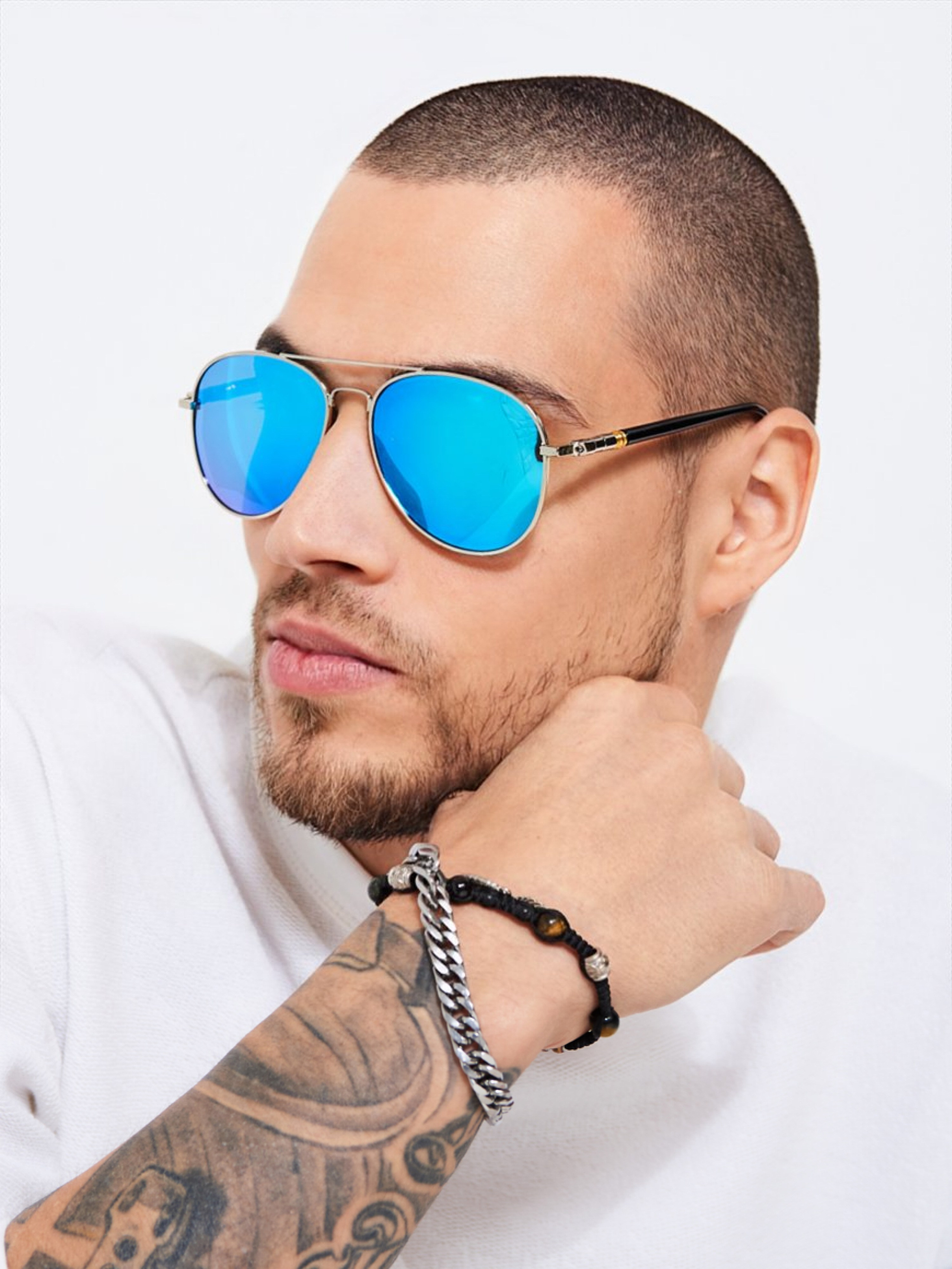 Егор Н. - модель мужчина для маркетплейсов. ТМ Продакшн — Съемка для маркетплейсов в Москве