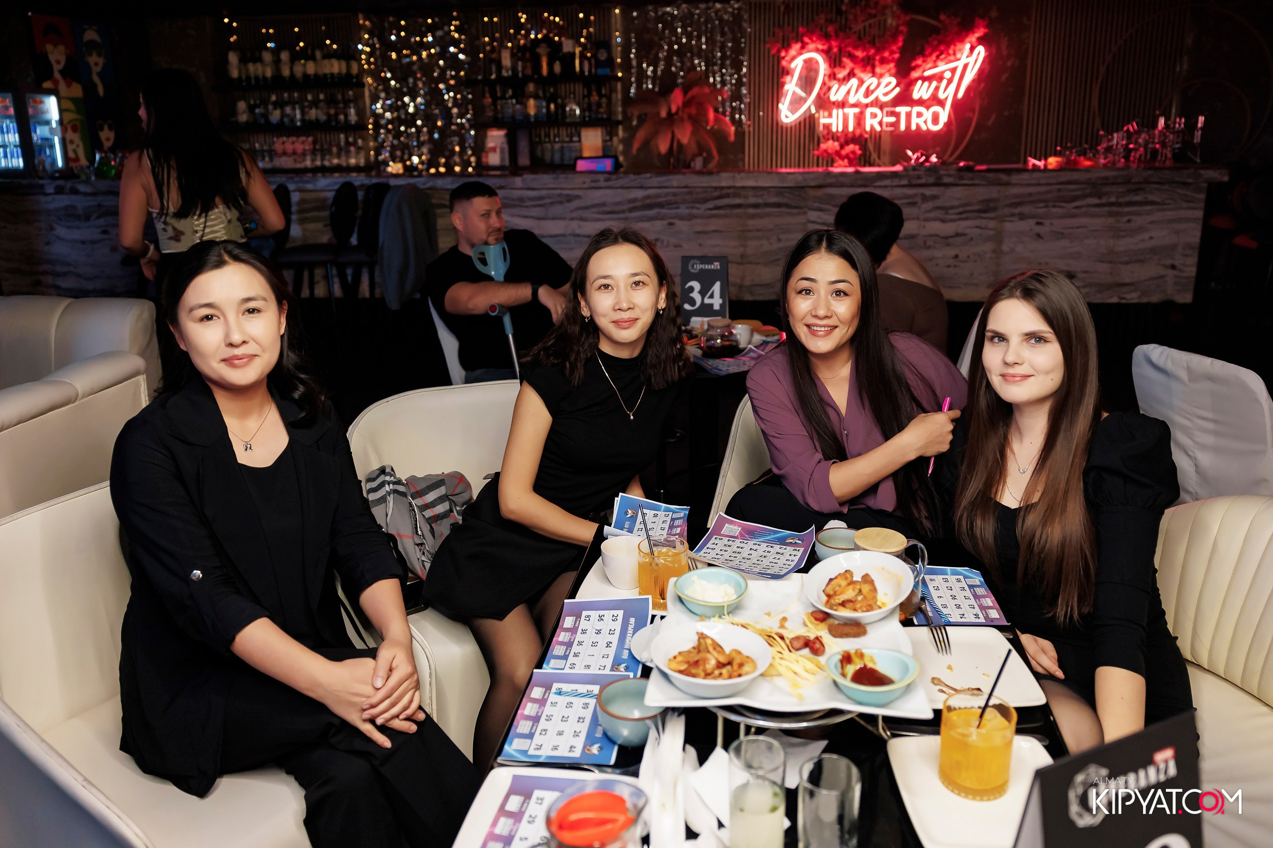 МУЗЫКАЛЬНОЕ ЛОТО В HIT RETRO. КИПЯТКОМ АЛМАТЫ! Фотосъемка мероприятий в Алматы