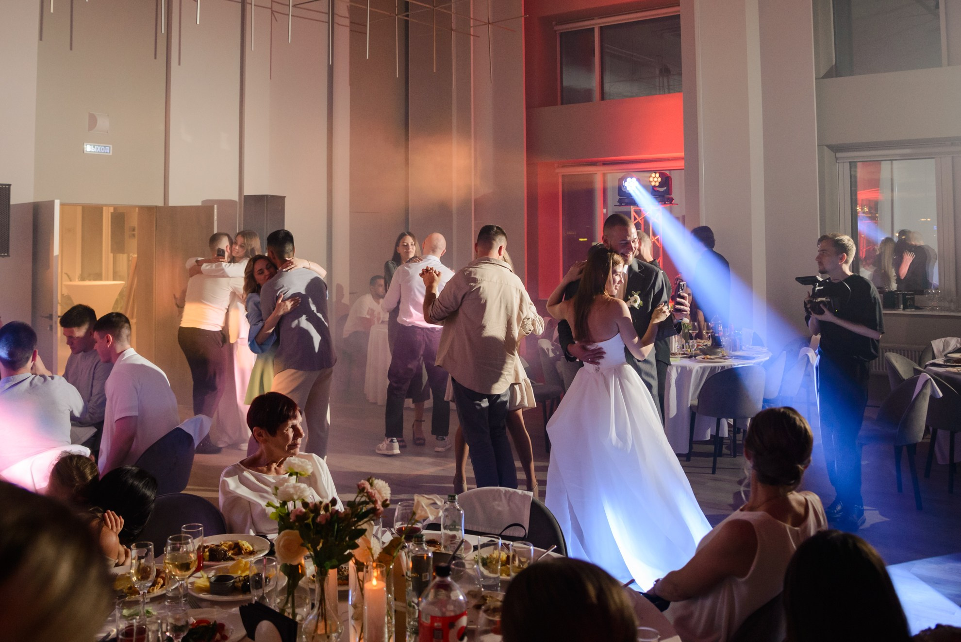 Свадьба Насти и Николая которые были участниками городской свадьбы. Константин Солодянкин — свадебный и репортажный фотограф в Екатеринбурге и Верхней Пышме