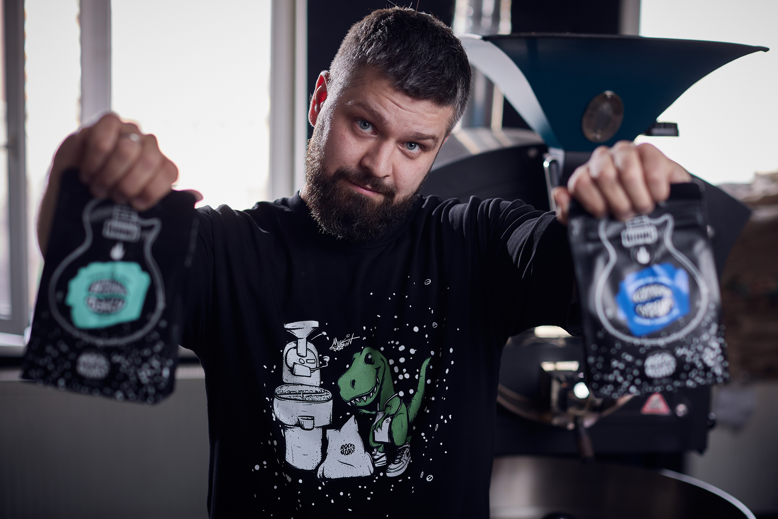 Съемка производителя Rock'n roast. Обжарка и продажа кофе. Контент для бизнеса в Екатеринбурге Полдень Медиа