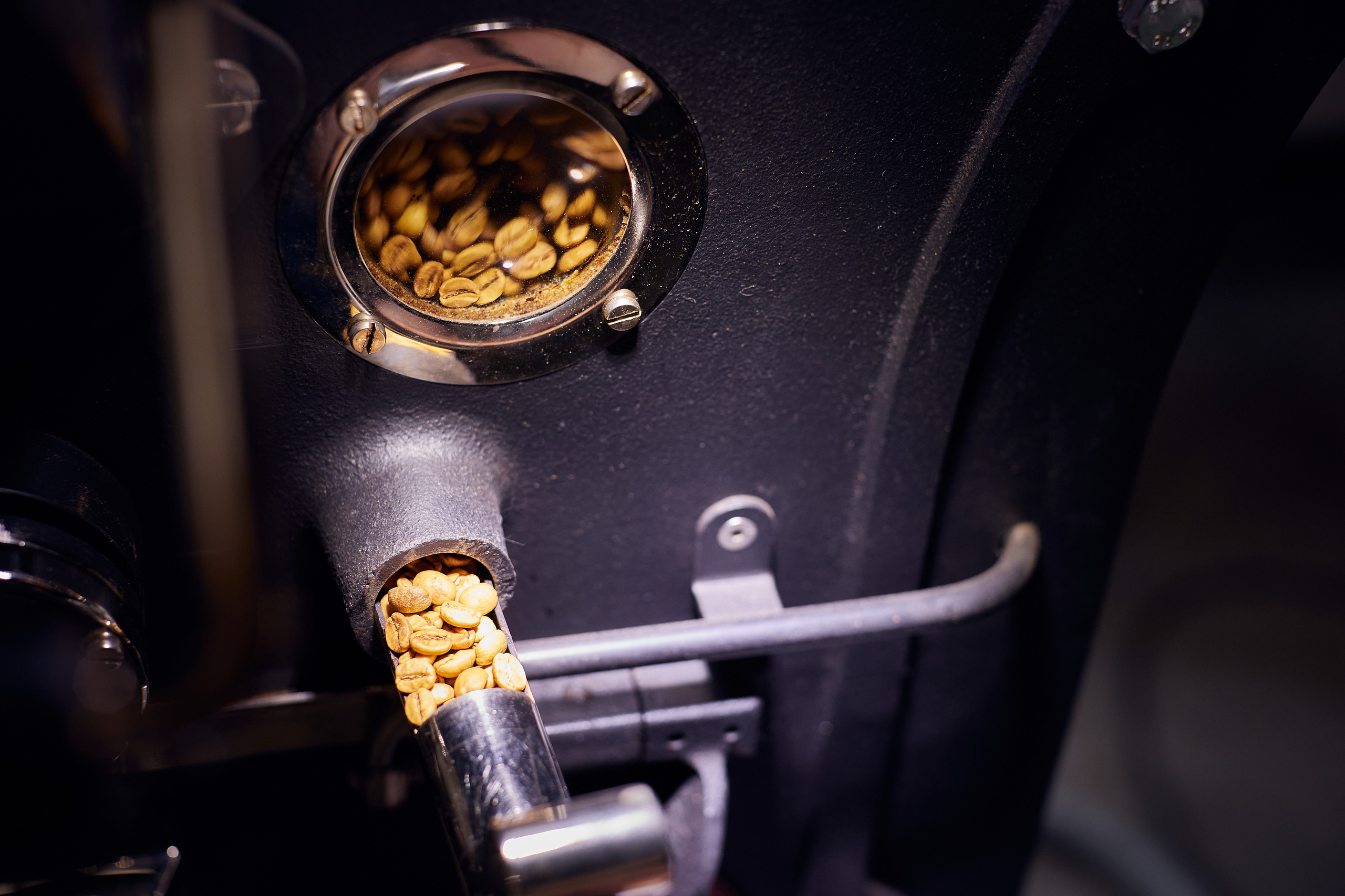 Съемка производителя Rock'n roast. Обжарка и продажа кофе. Контент для бизнеса в Екатеринбурге Полдень Медиа