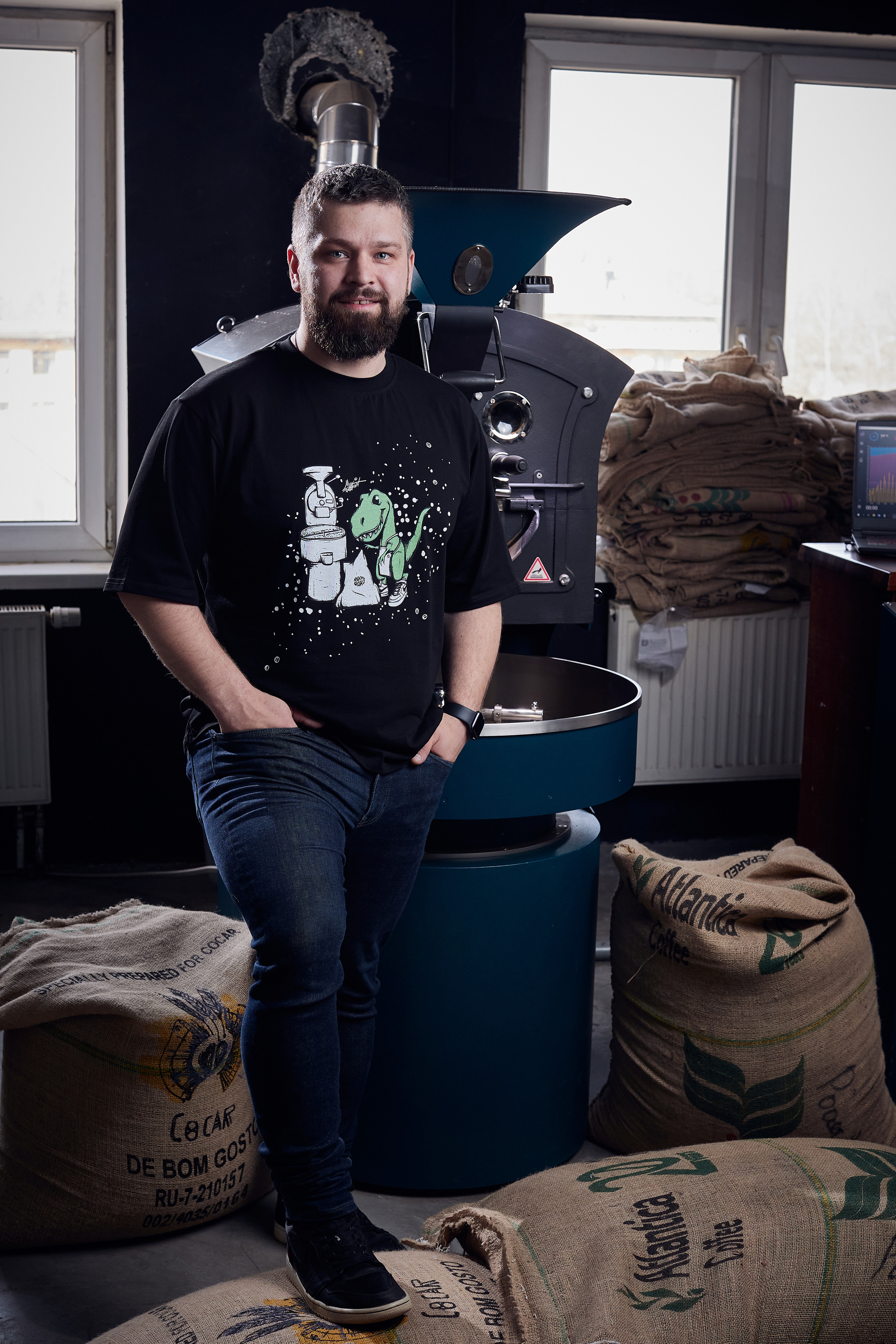 Съемка производителя Rock'n roast. Обжарка и продажа кофе. Контент для бизнеса в Екатеринбурге Полдень Медиа