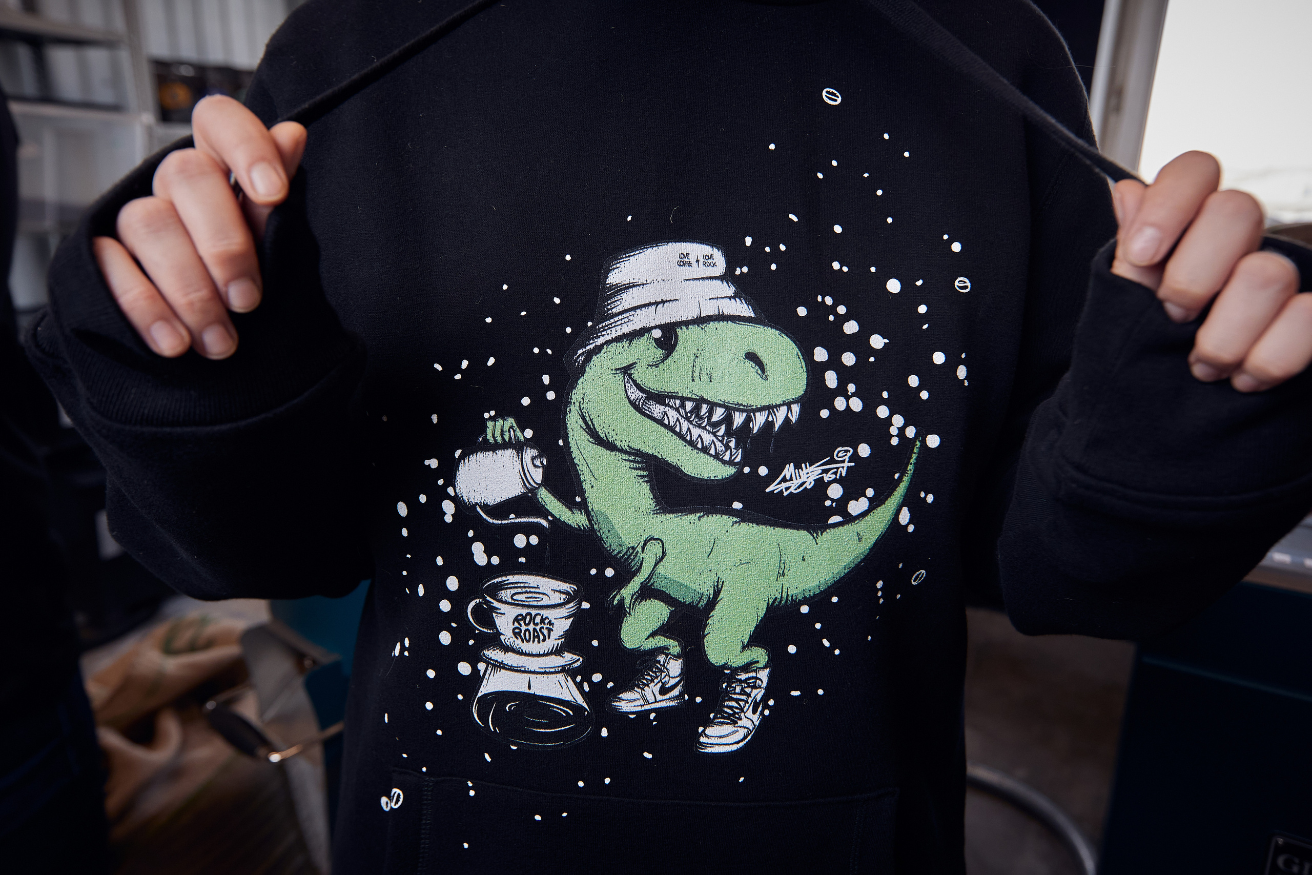 Съемка производителя Rock'n roast. Обжарка и продажа кофе. Контент для бизнеса в Екатеринбурге Полдень Медиа