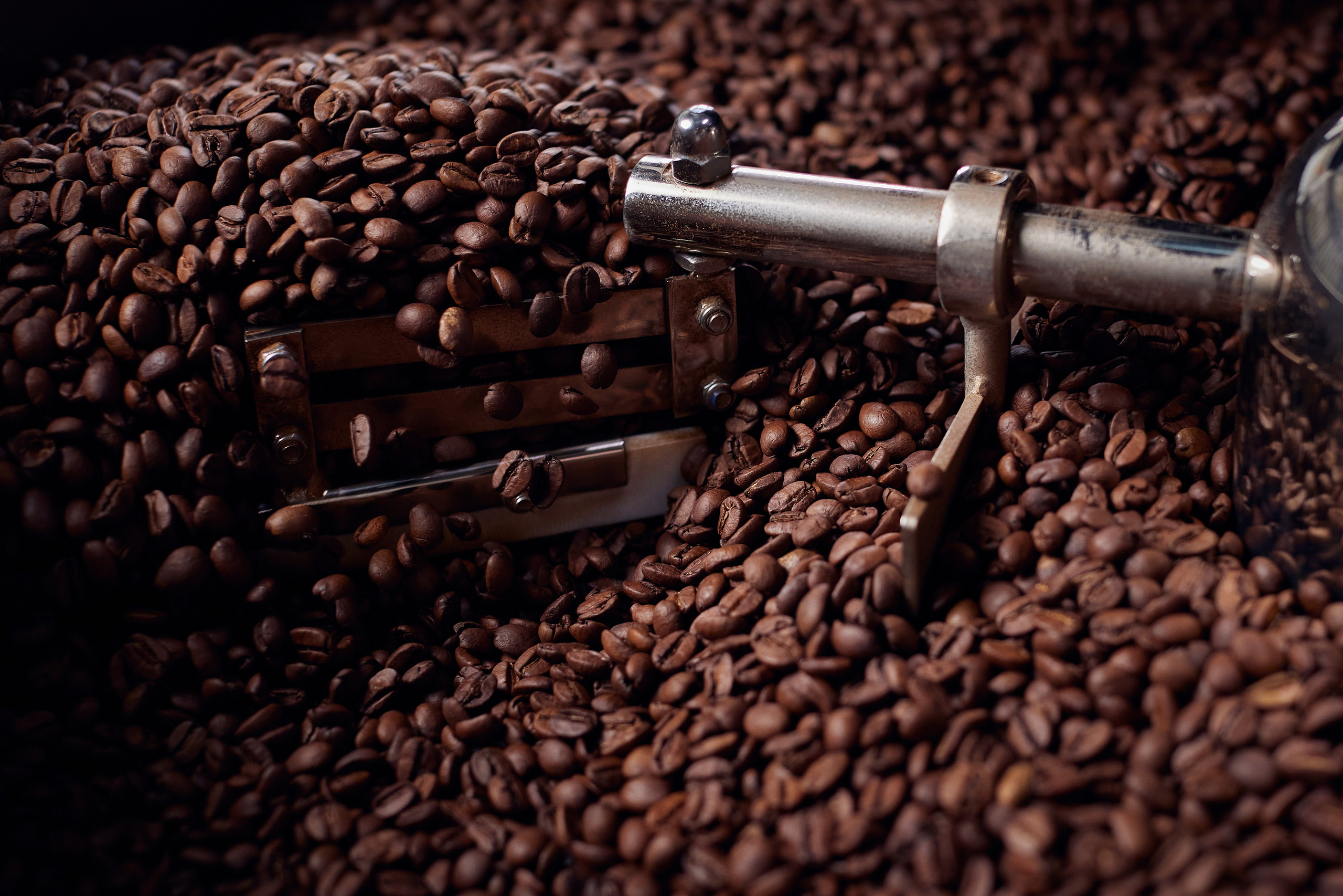 Съемка производителя Rock'n roast. Обжарка и продажа кофе. Контент для бизнеса в Екатеринбурге Полдень Медиа