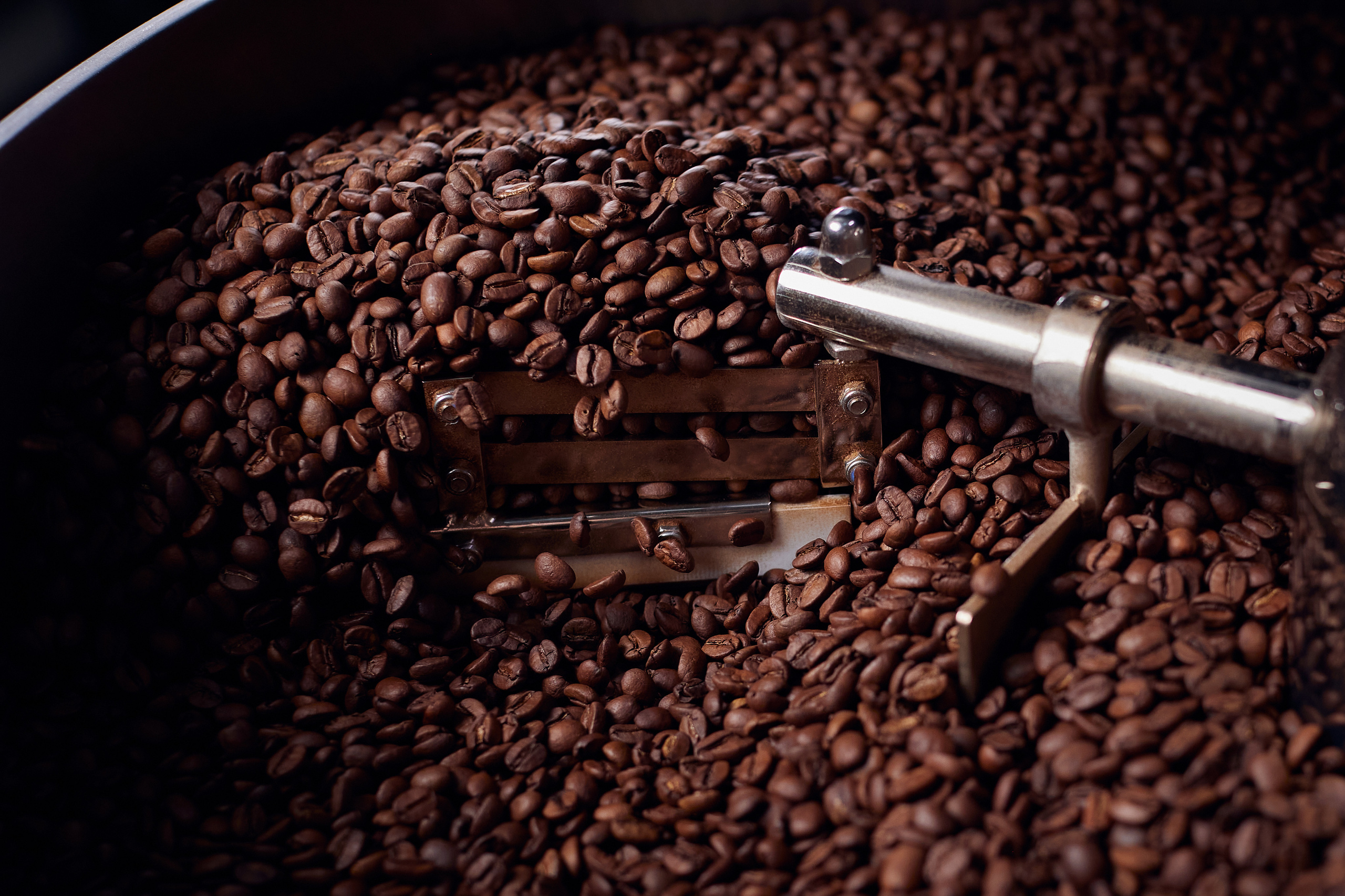 Съемка производителя Rock'n roast. Обжарка и продажа кофе. Контент для бизнеса в Екатеринбурге Полдень Медиа