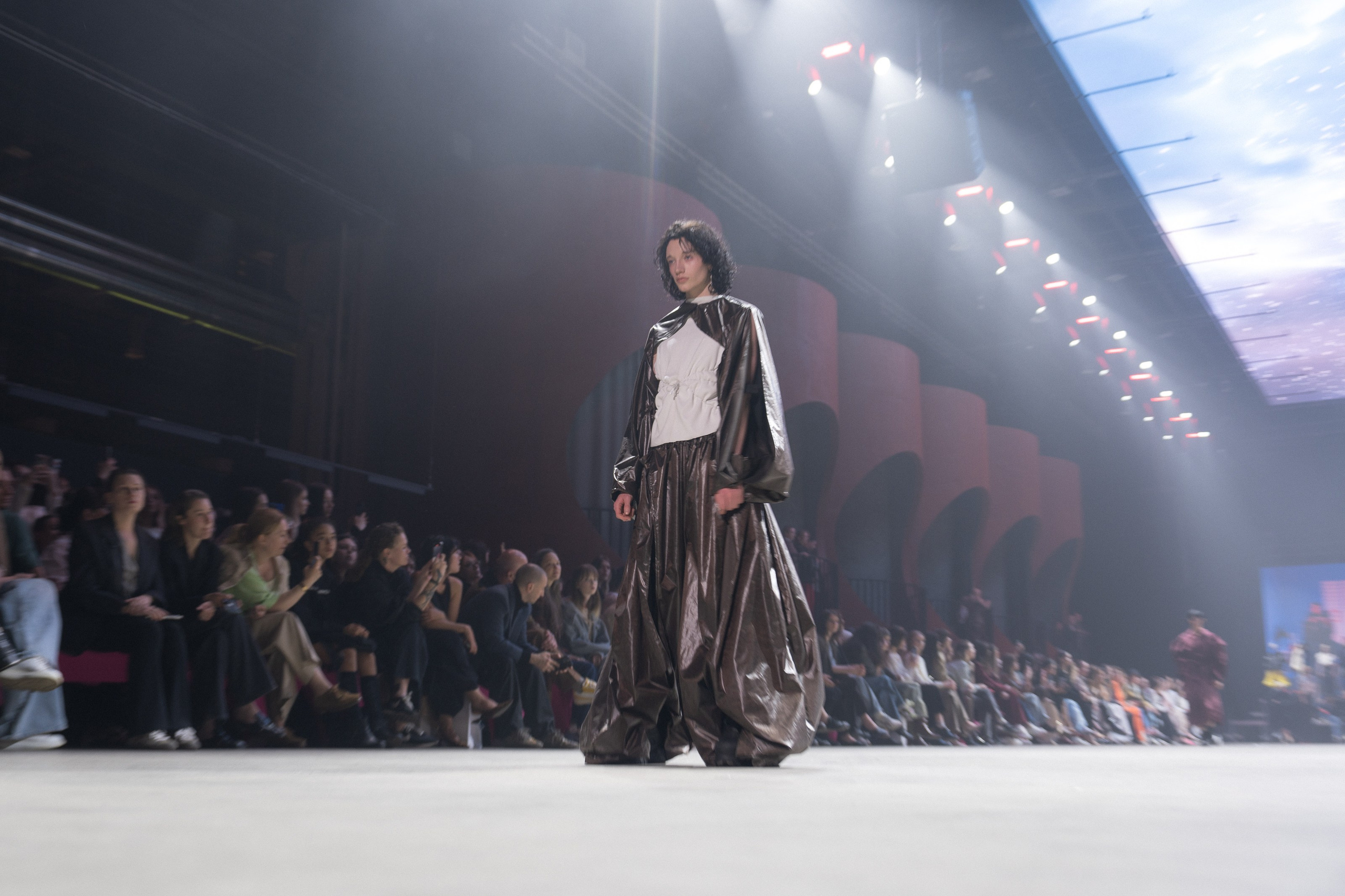 Показ Школы дизайна НИУ ВШЭ. Фотограф Николай Прокофьев модельные тесты в Москве