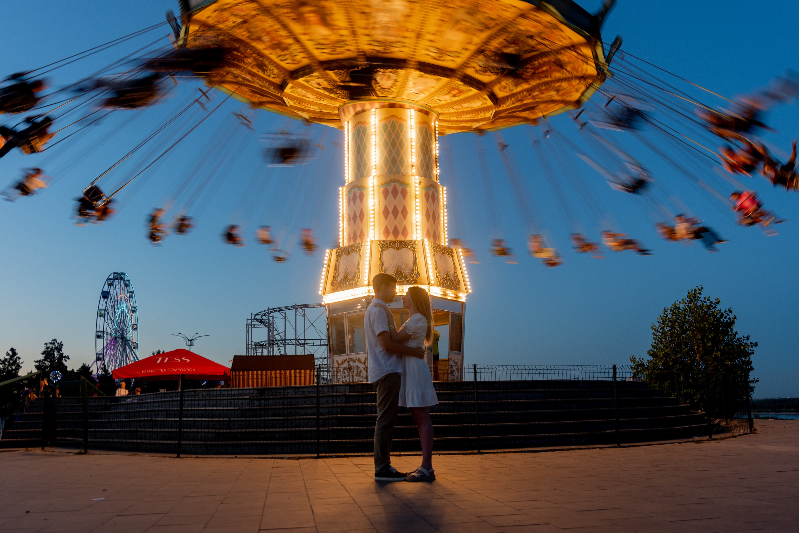 Love Story карусель. Аня и Никита. Фотограф Алеся Груздо Волгоград