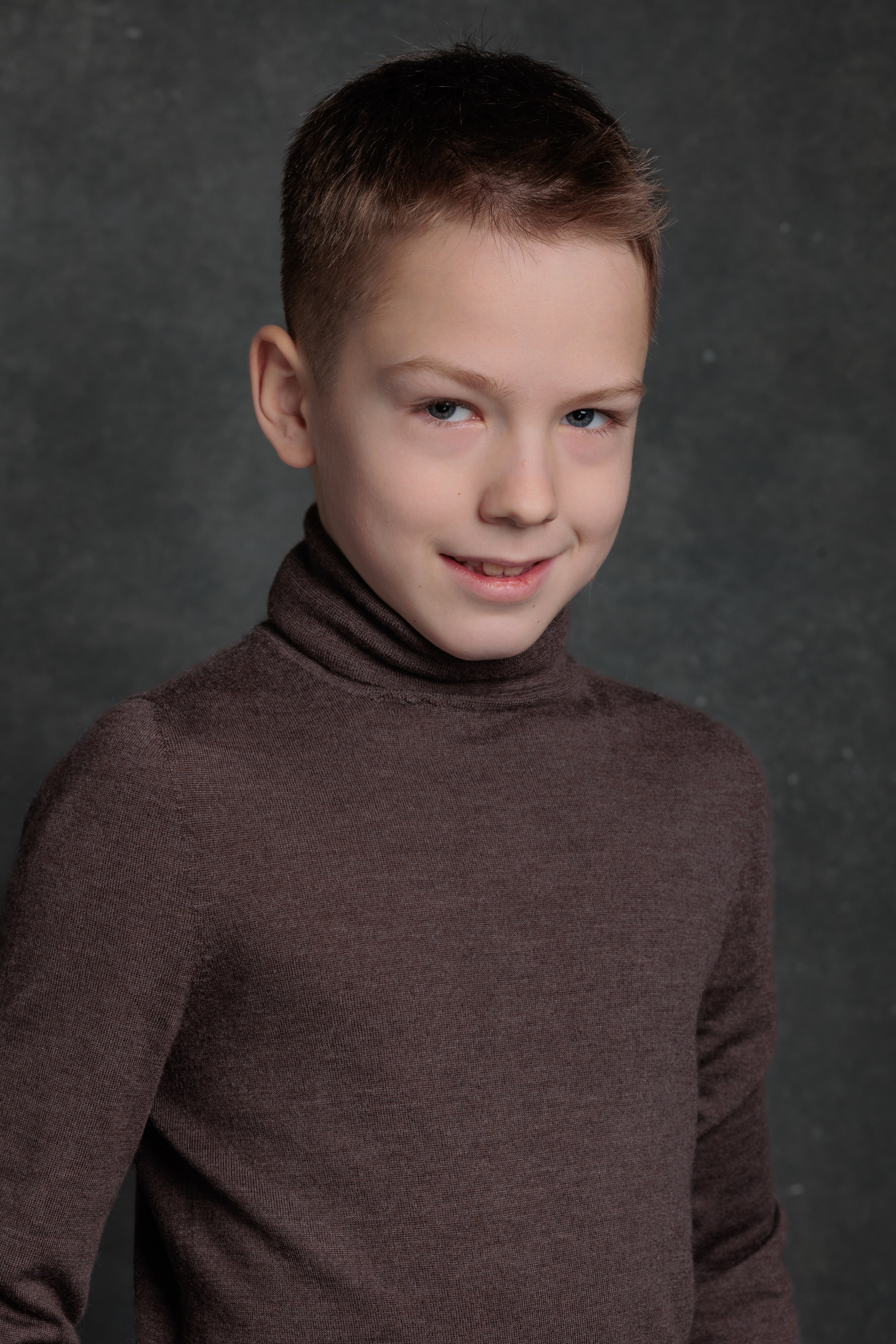 ЛЕВ. Я фотограф из Москвы к Вашим услугам